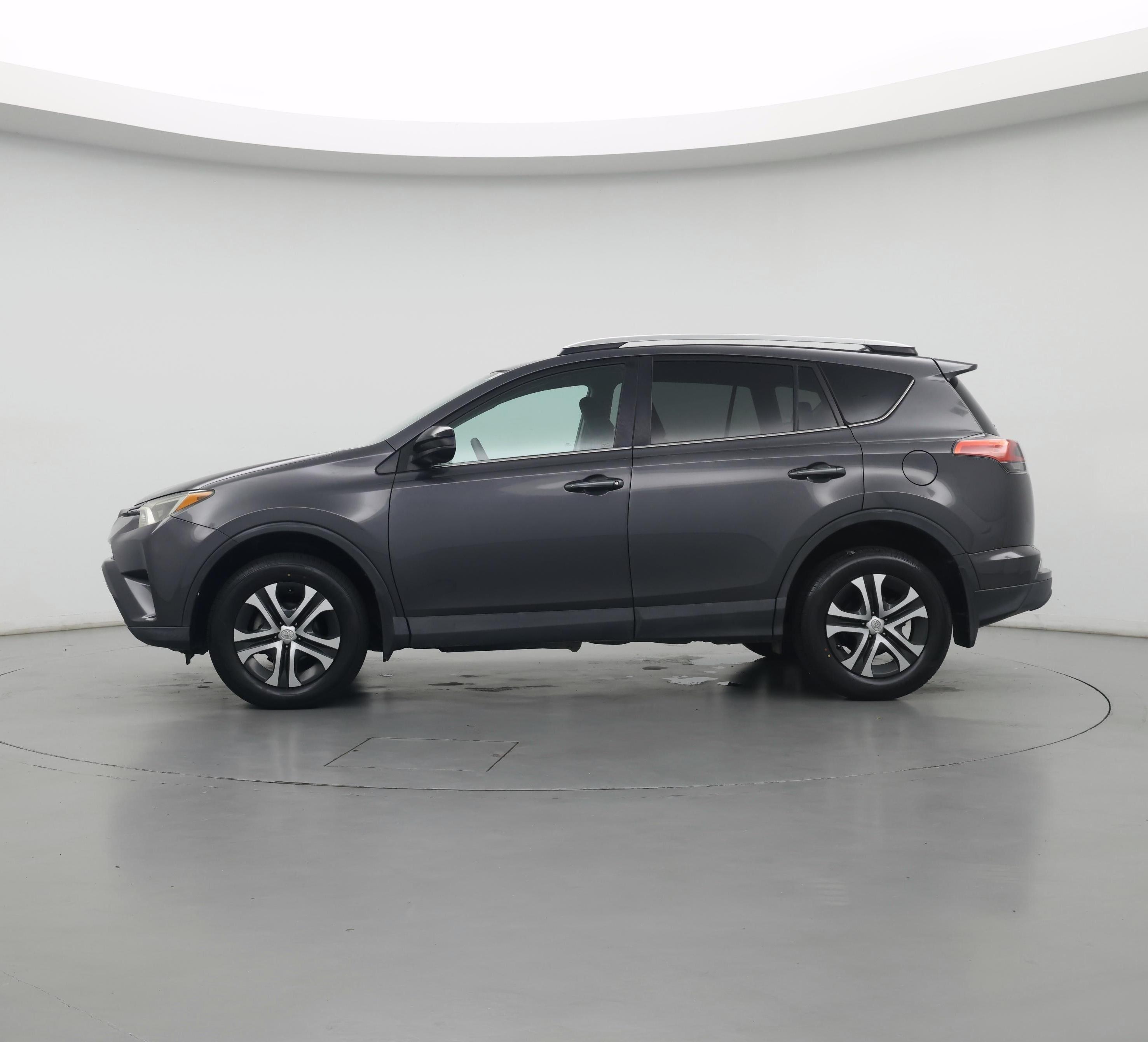 Thumbnail: 2016 Toyota RAV4 - 3