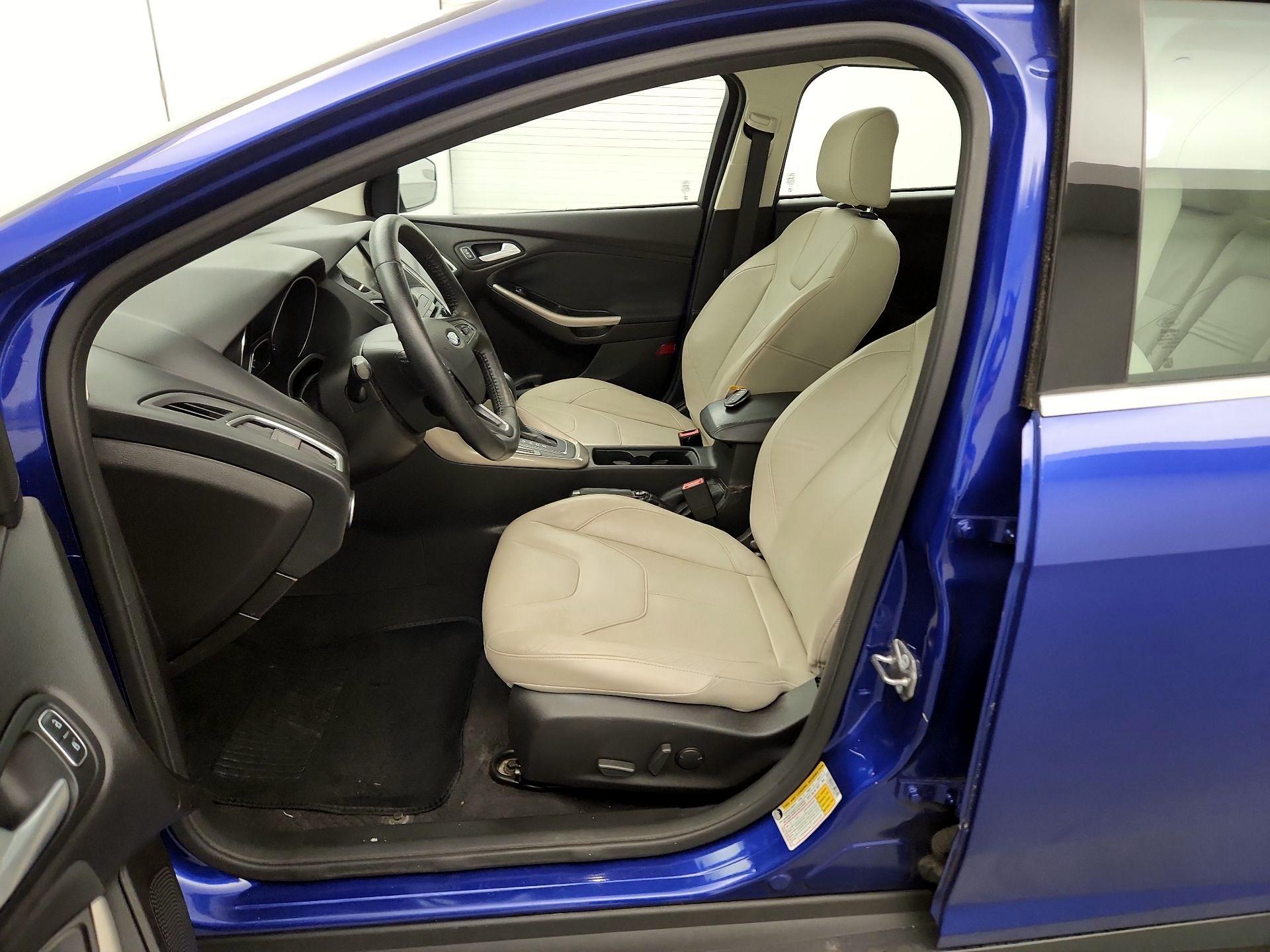 Thumbnail: 2015 Ford Focus - 11