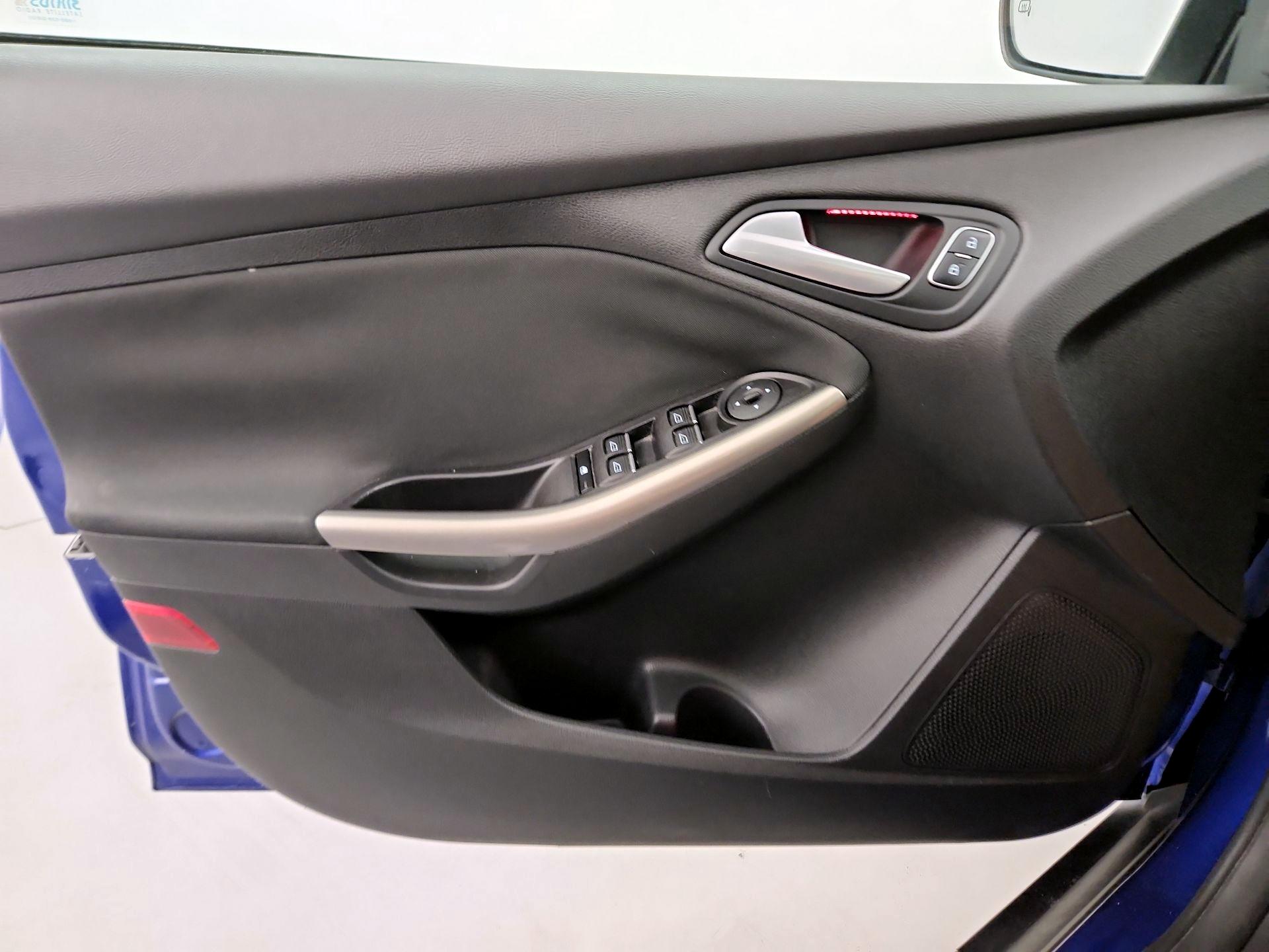 Thumbnail: 2015 Ford Focus - 12