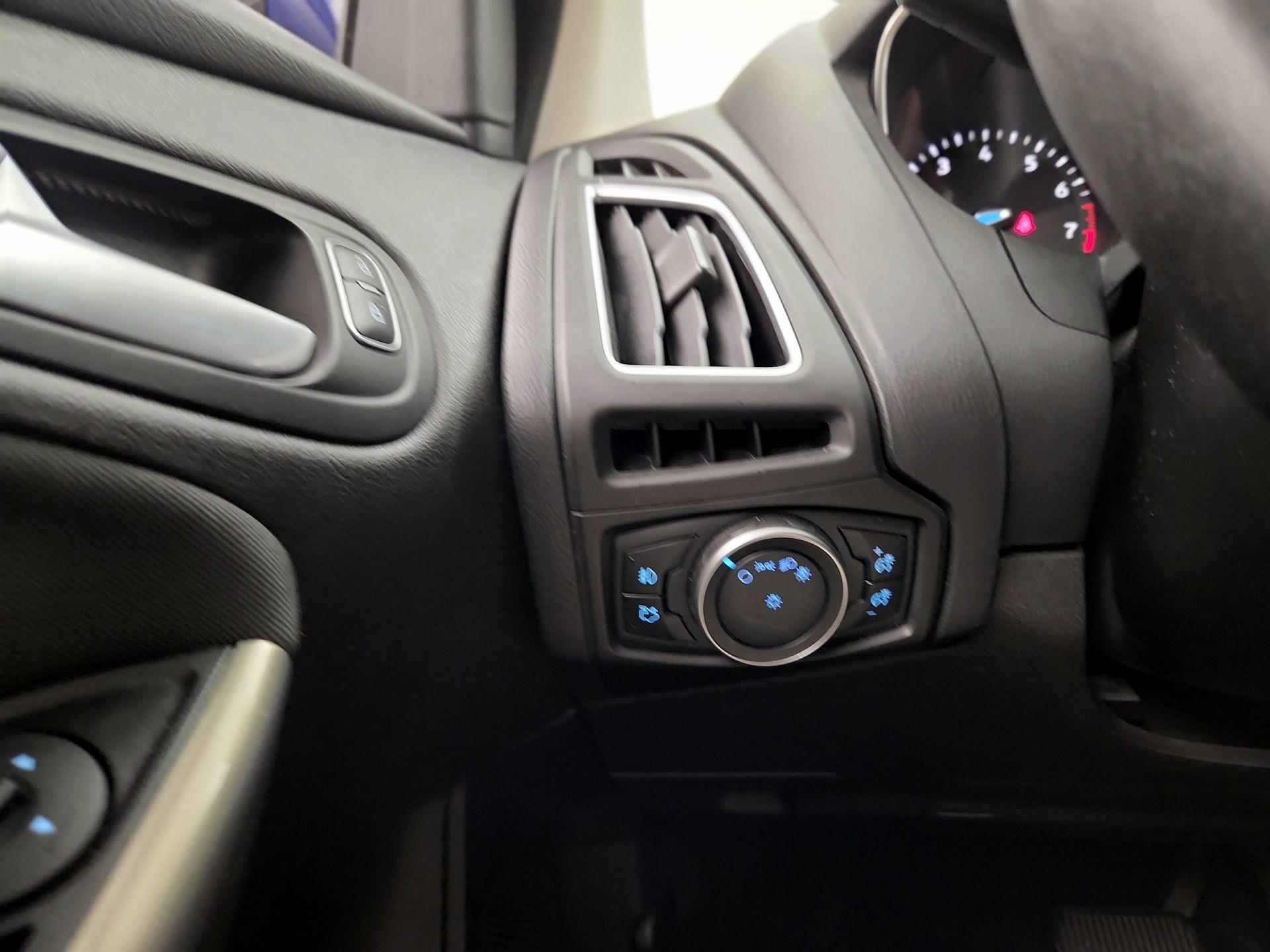 Thumbnail: 2015 Ford Focus - 13