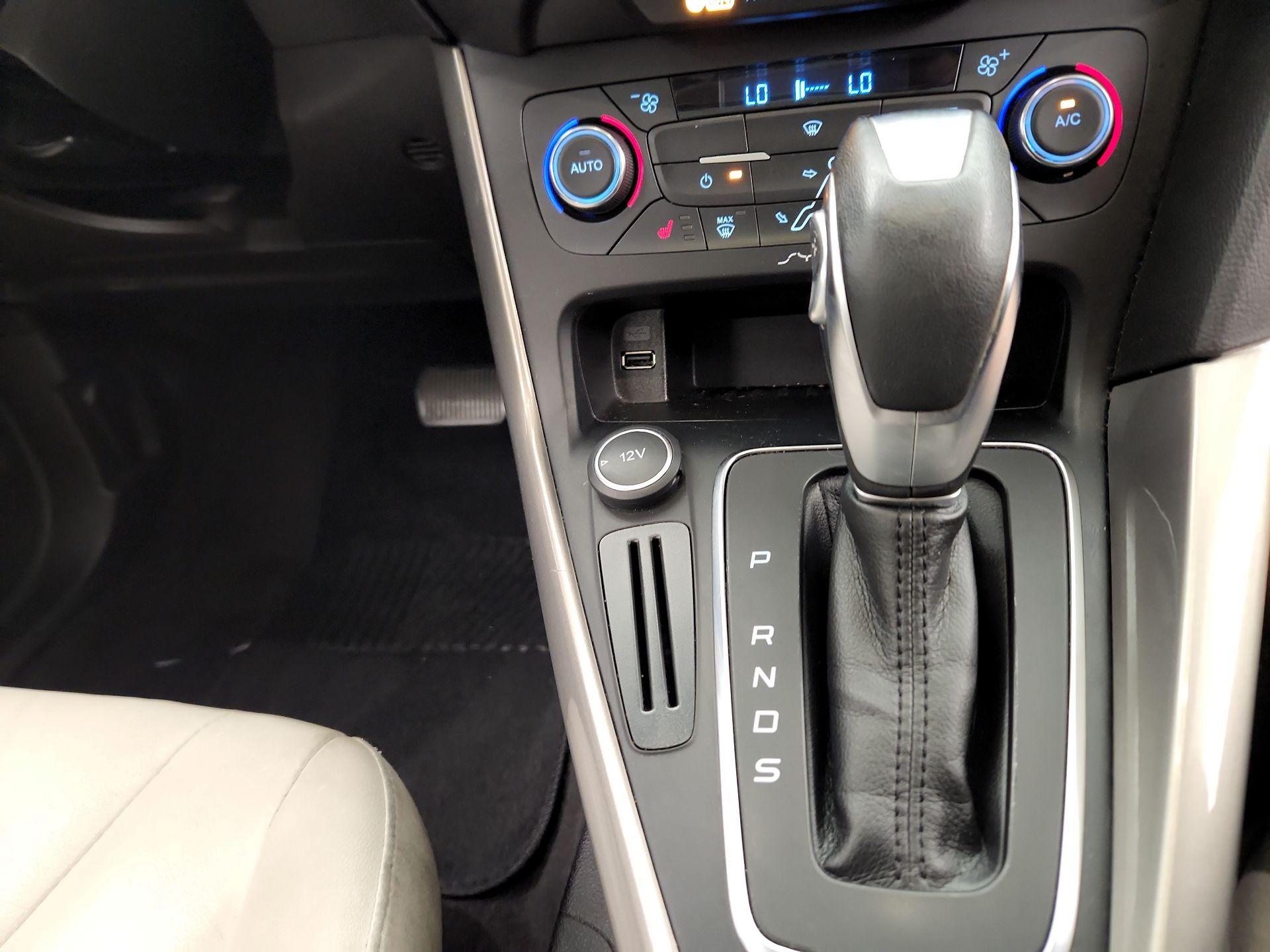 Thumbnail: 2015 Ford Focus - 18