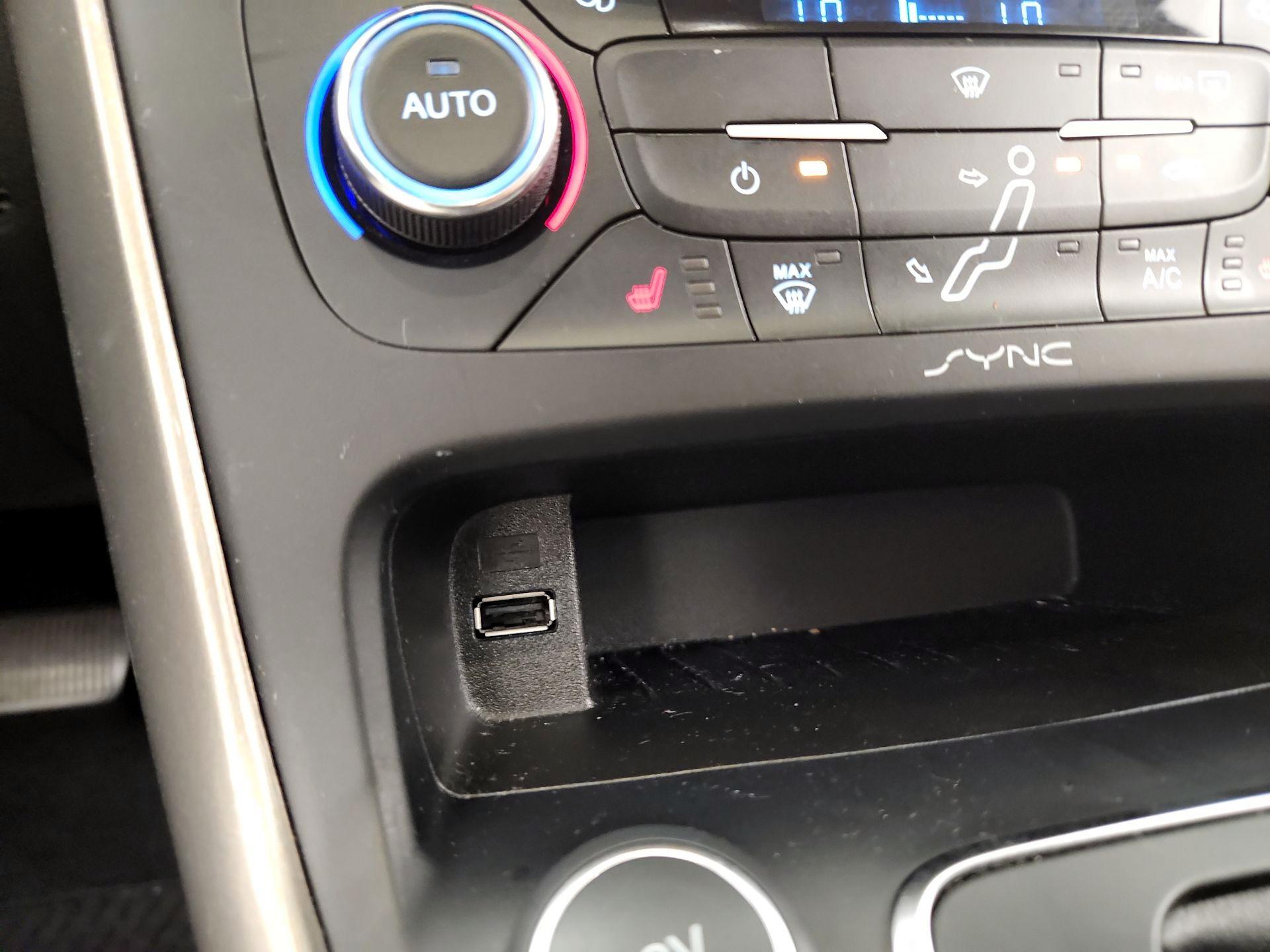 Thumbnail: 2015 Ford Focus - 19