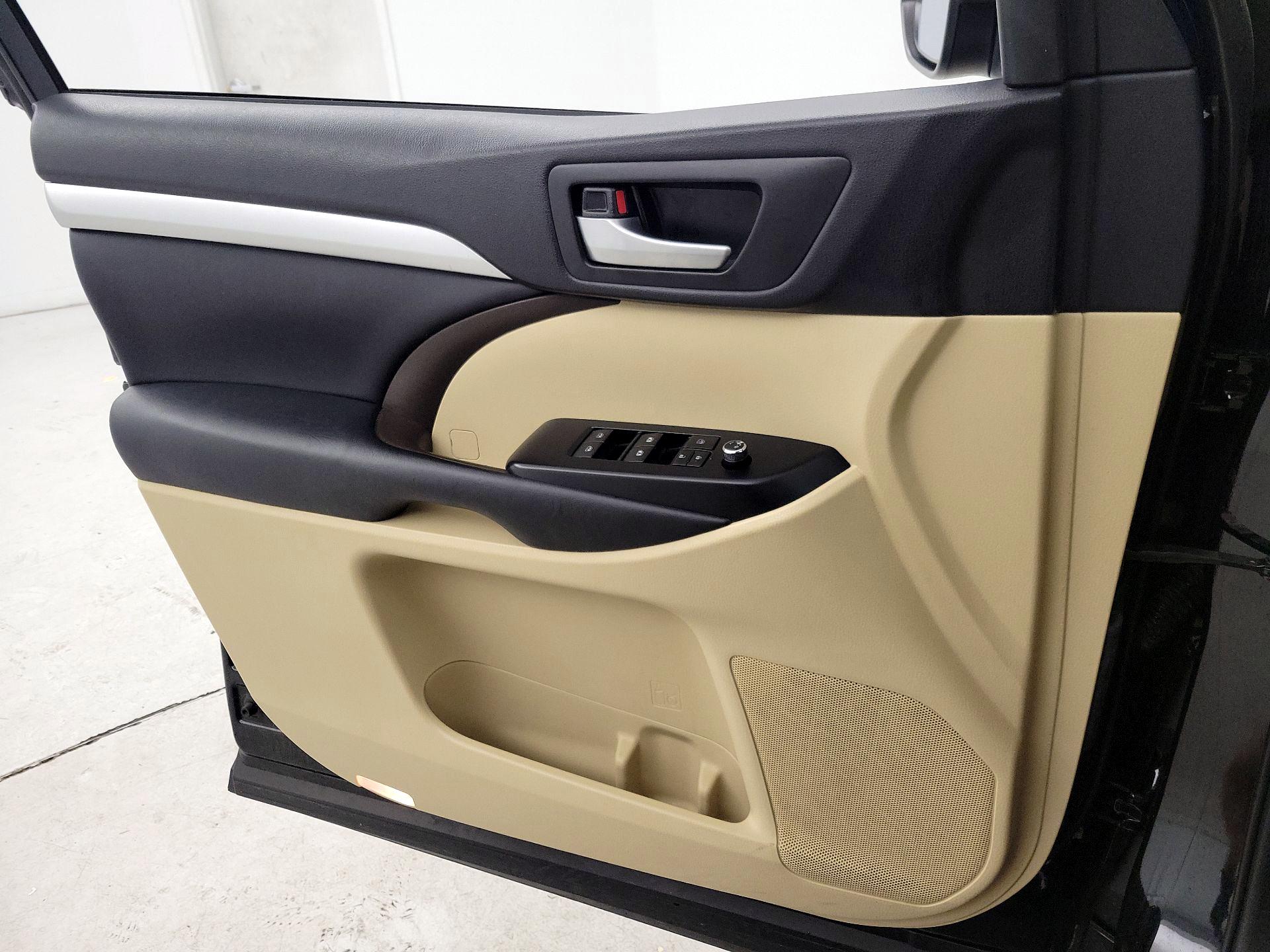 Thumbnail: 2018 Toyota Highlander - 12