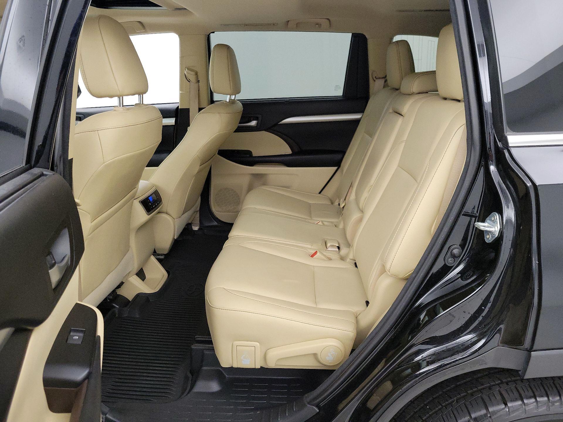 Thumbnail: 2018 Toyota Highlander - 20