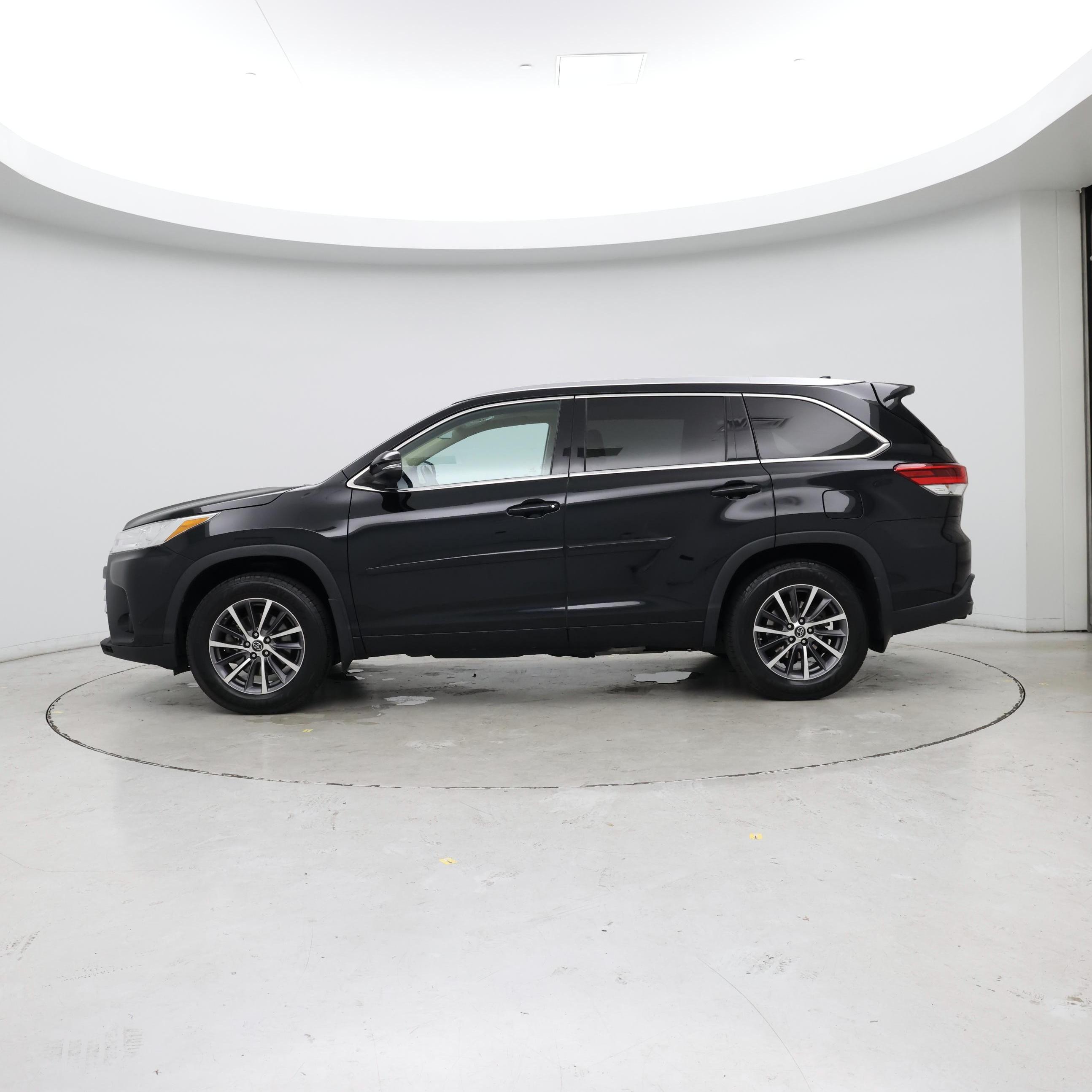 Thumbnail: 2018 Toyota Highlander - 3