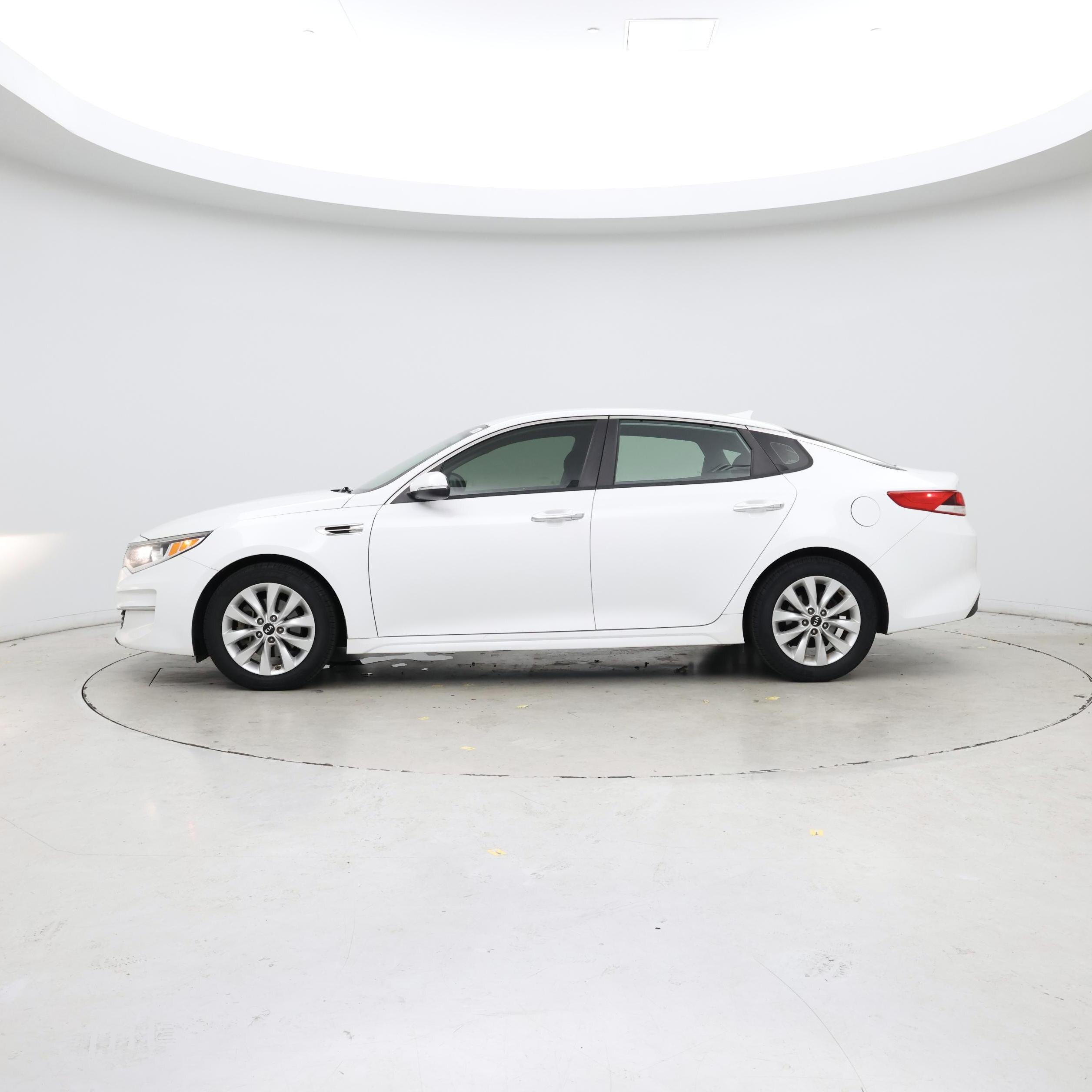 Thumbnail: 2017 Kia Optima - 3