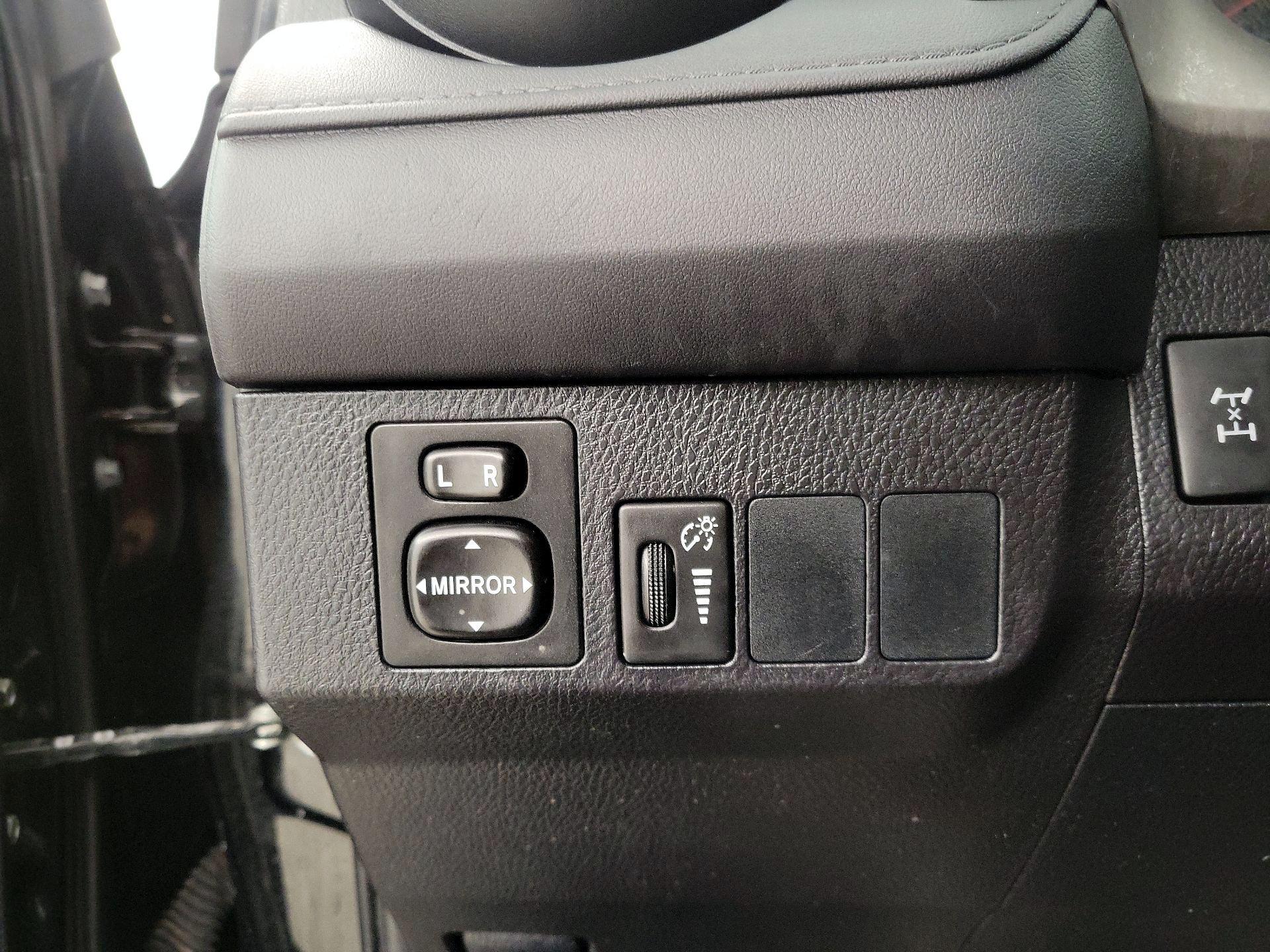 Thumbnail: 2016 Toyota RAV4 - 13