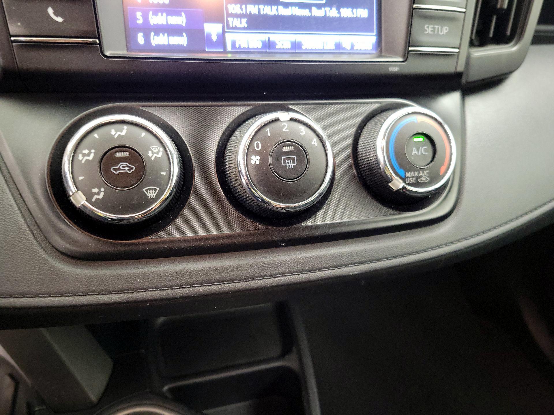 Thumbnail: 2016 Toyota RAV4 - 16