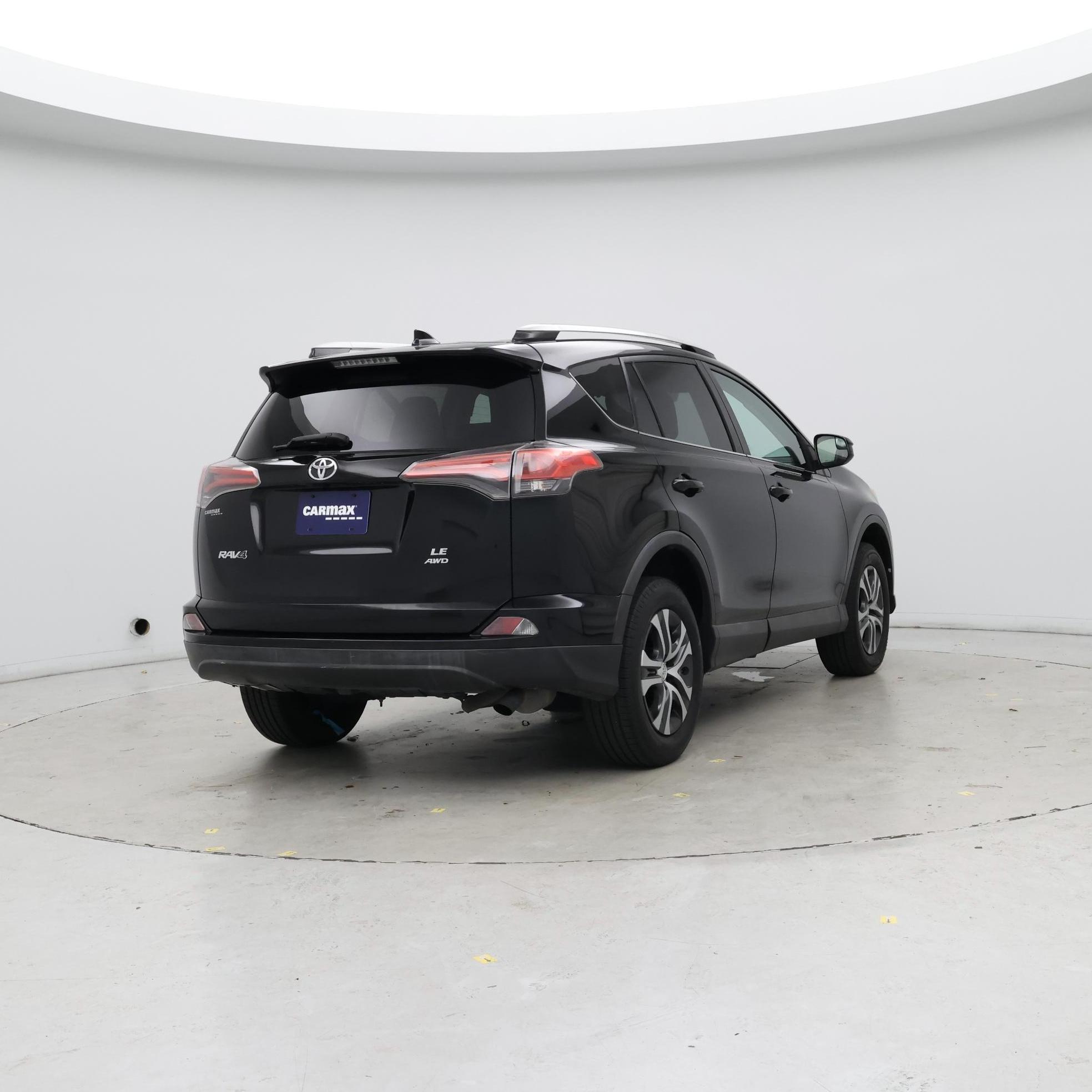 Thumbnail: 2016 Toyota RAV4 - 8