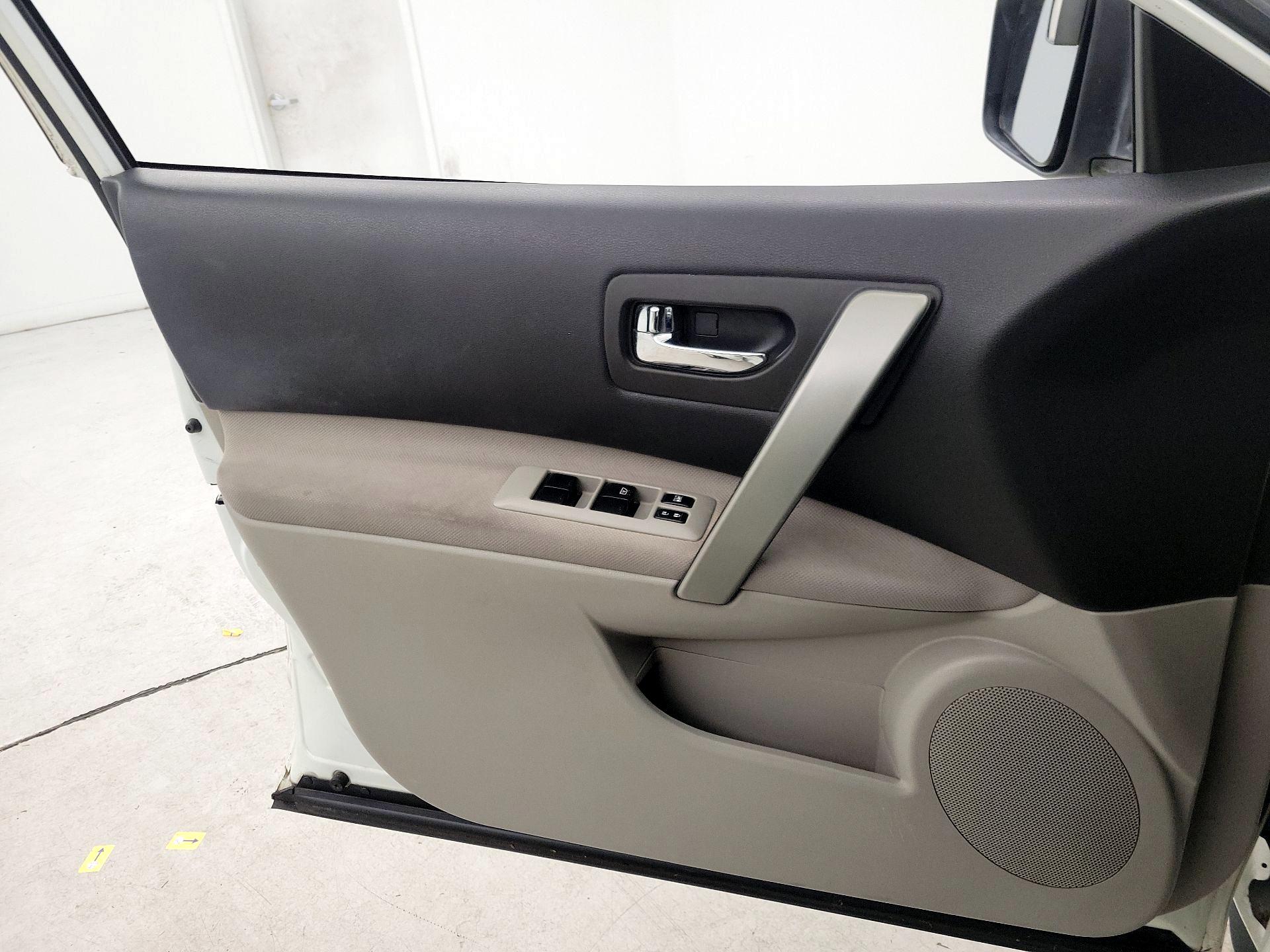 Thumbnail: 2015 Nissan Rogue - 12