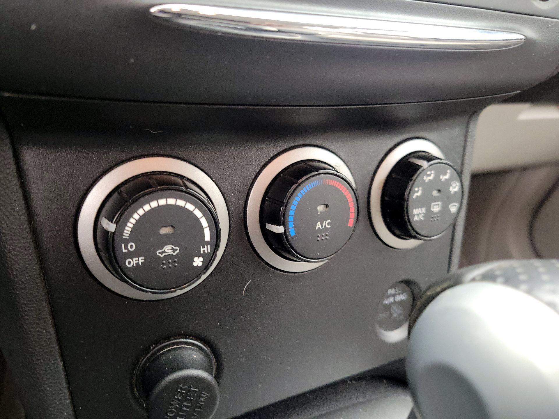 Thumbnail: 2015 Nissan Rogue - 16