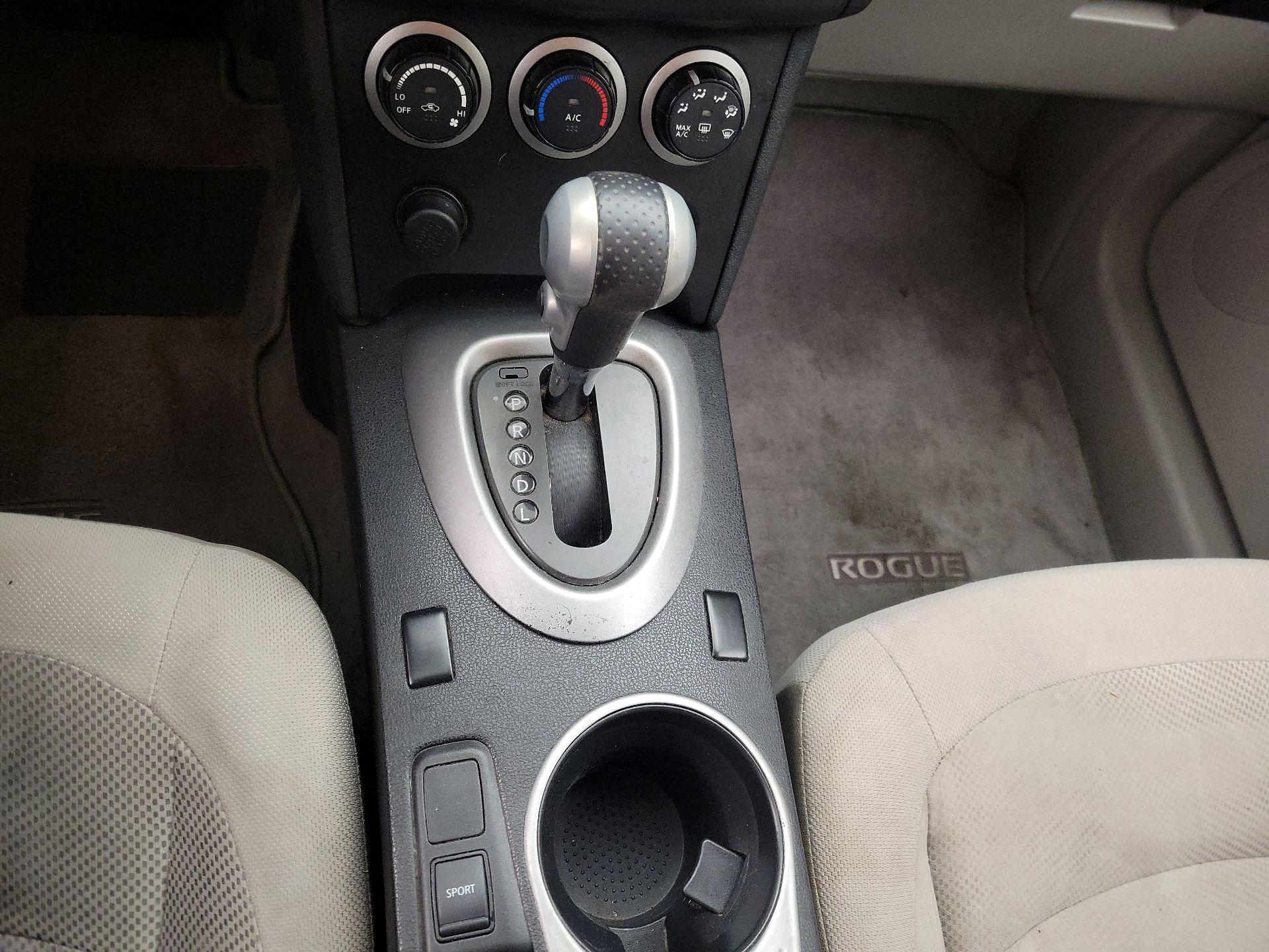 Thumbnail: 2015 Nissan Rogue - 17