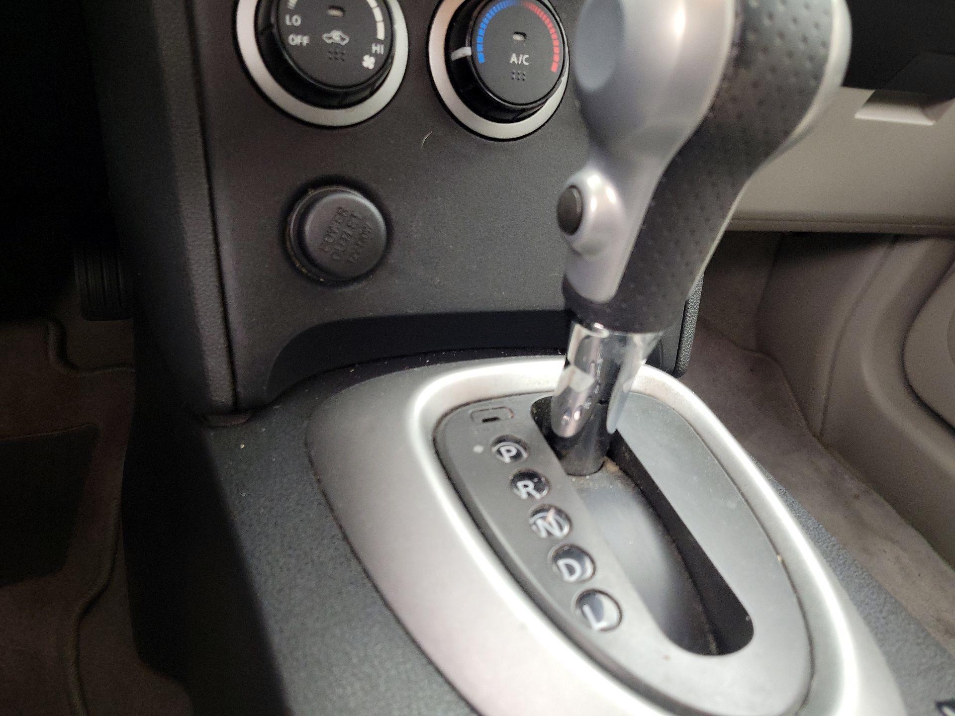 Thumbnail: 2015 Nissan Rogue - 18