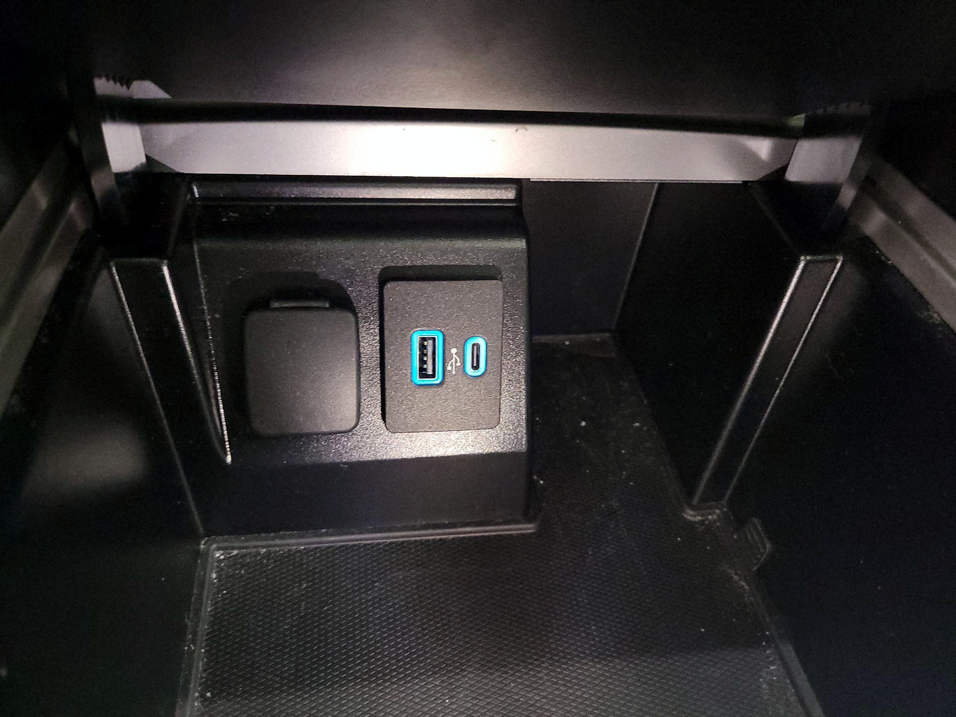 Thumbnail: 2020 Ford Explorer - 18