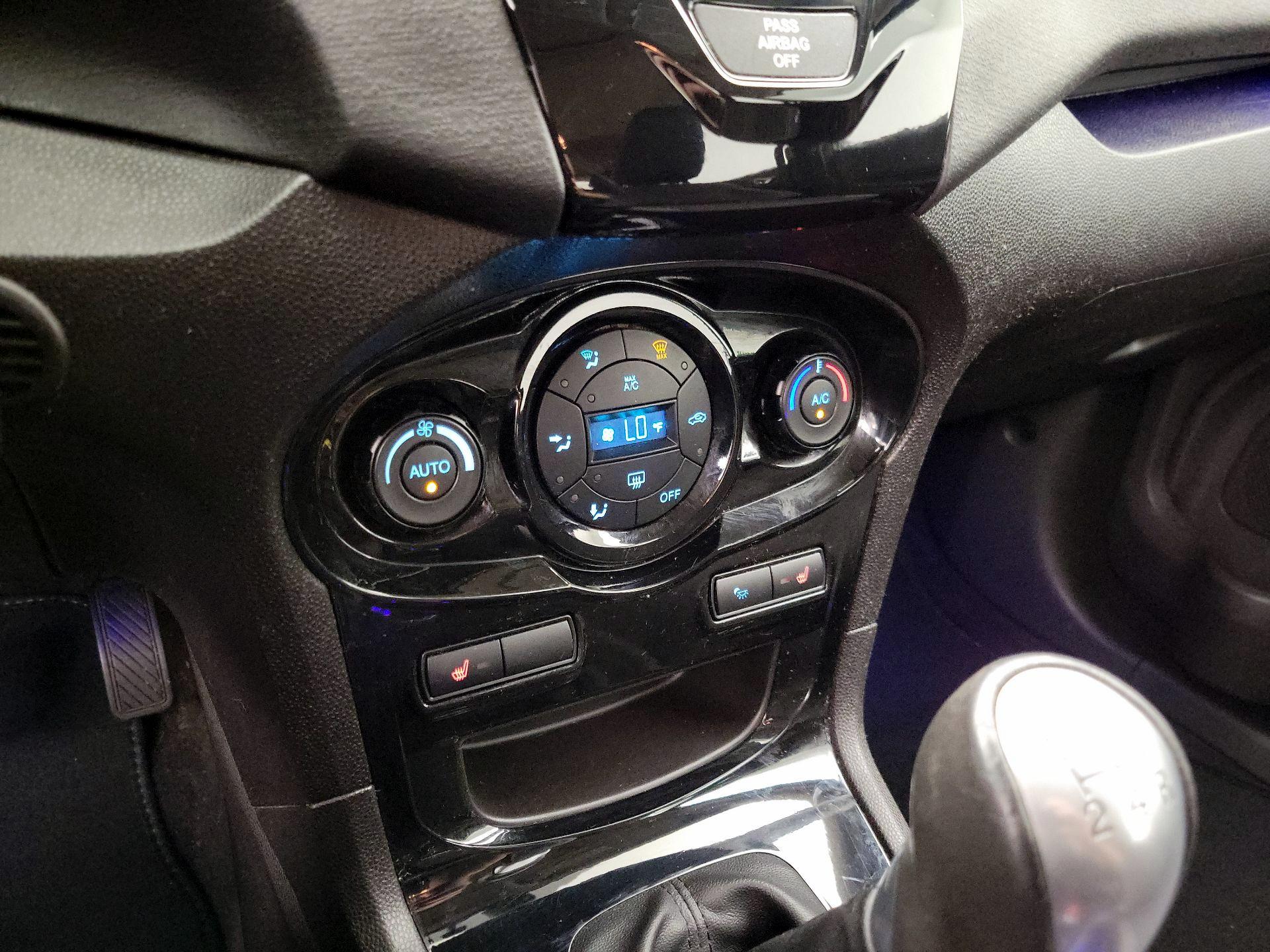 Thumbnail: 2014 Ford Fiesta - 15