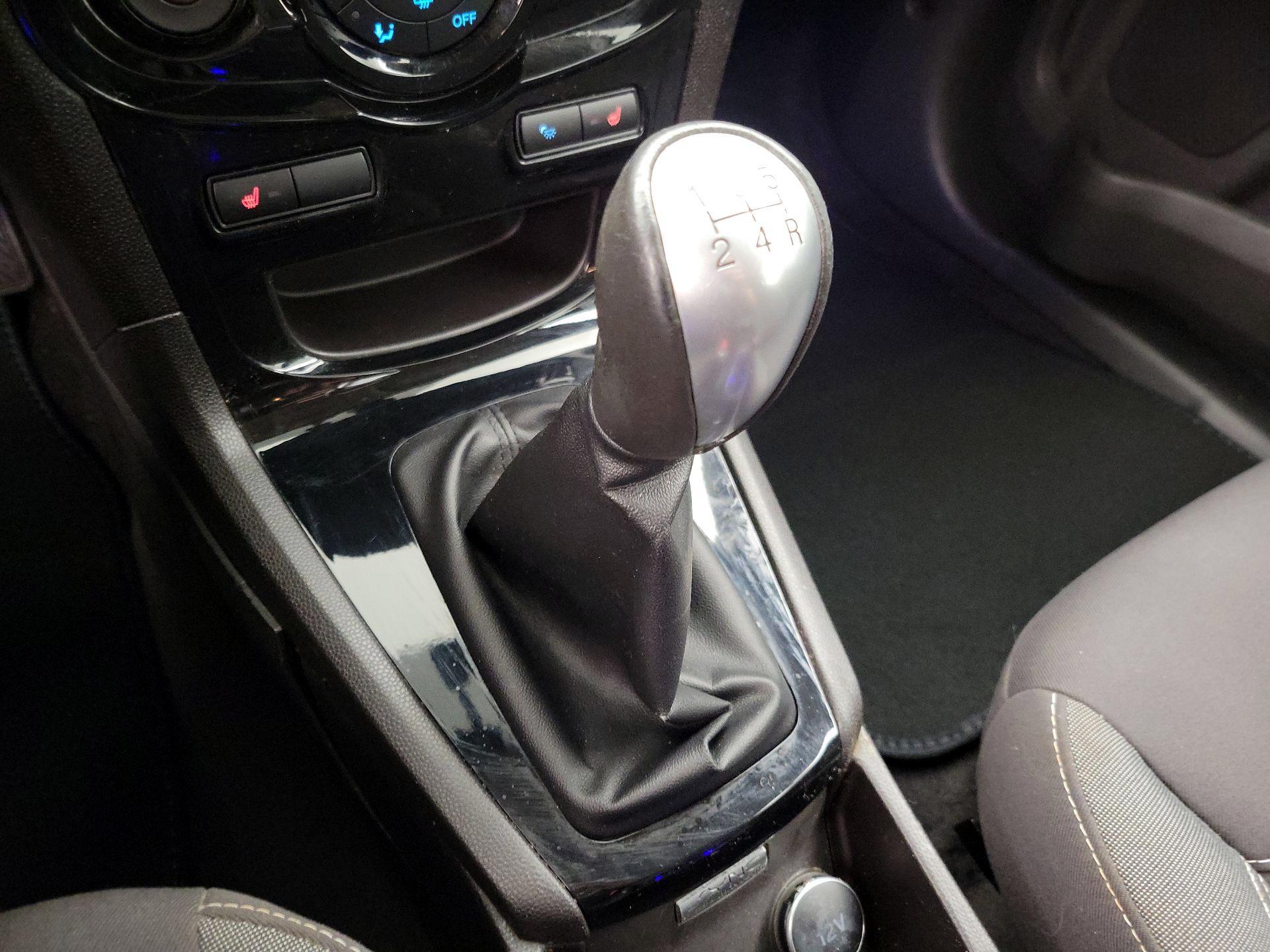 Thumbnail: 2014 Ford Fiesta - 16