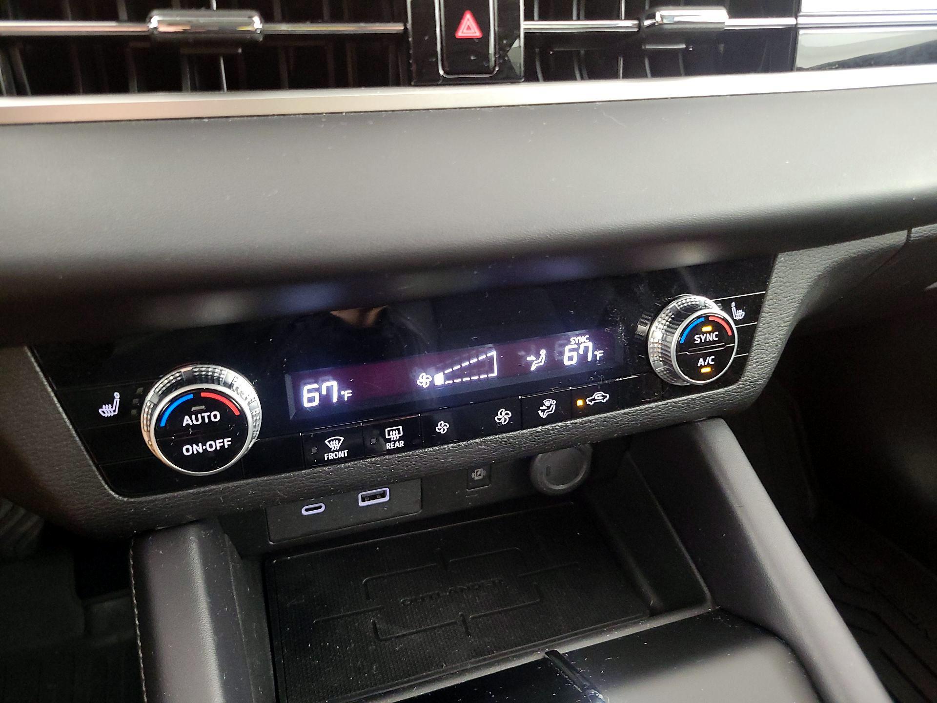 Thumbnail: 2024 Mitsubishi Outlander - 17