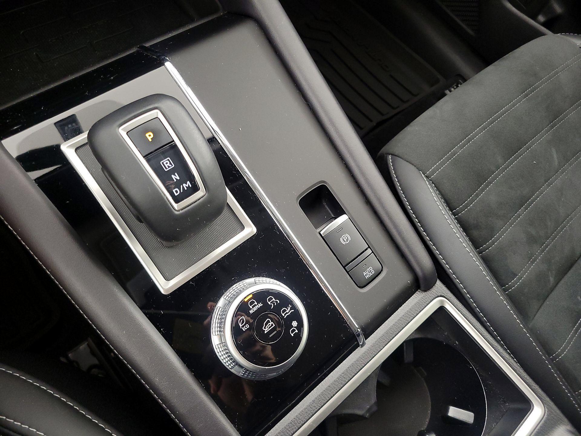 Thumbnail: 2024 Mitsubishi Outlander - 18