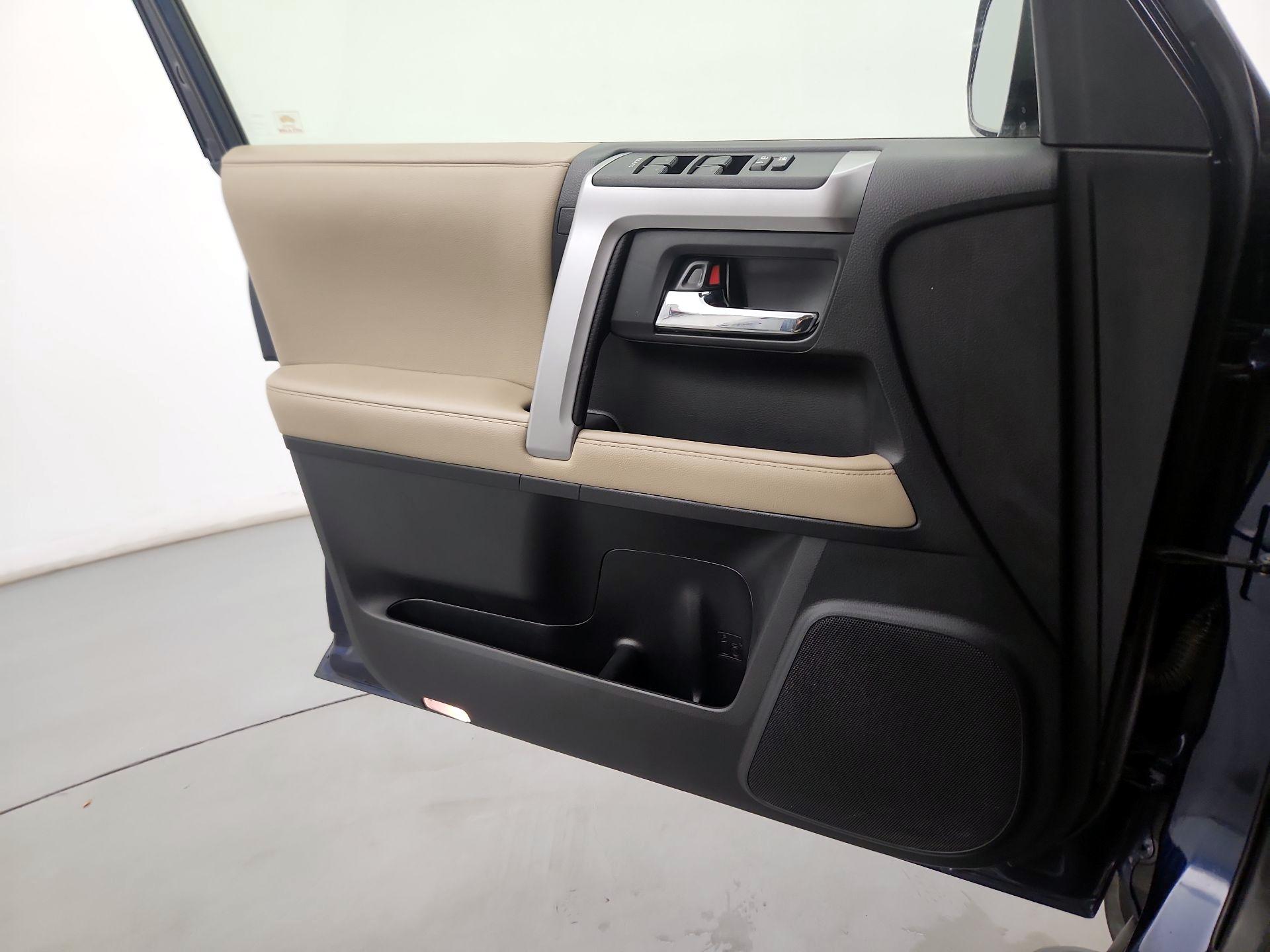 Thumbnail: 2020 Toyota 4Runner - 12