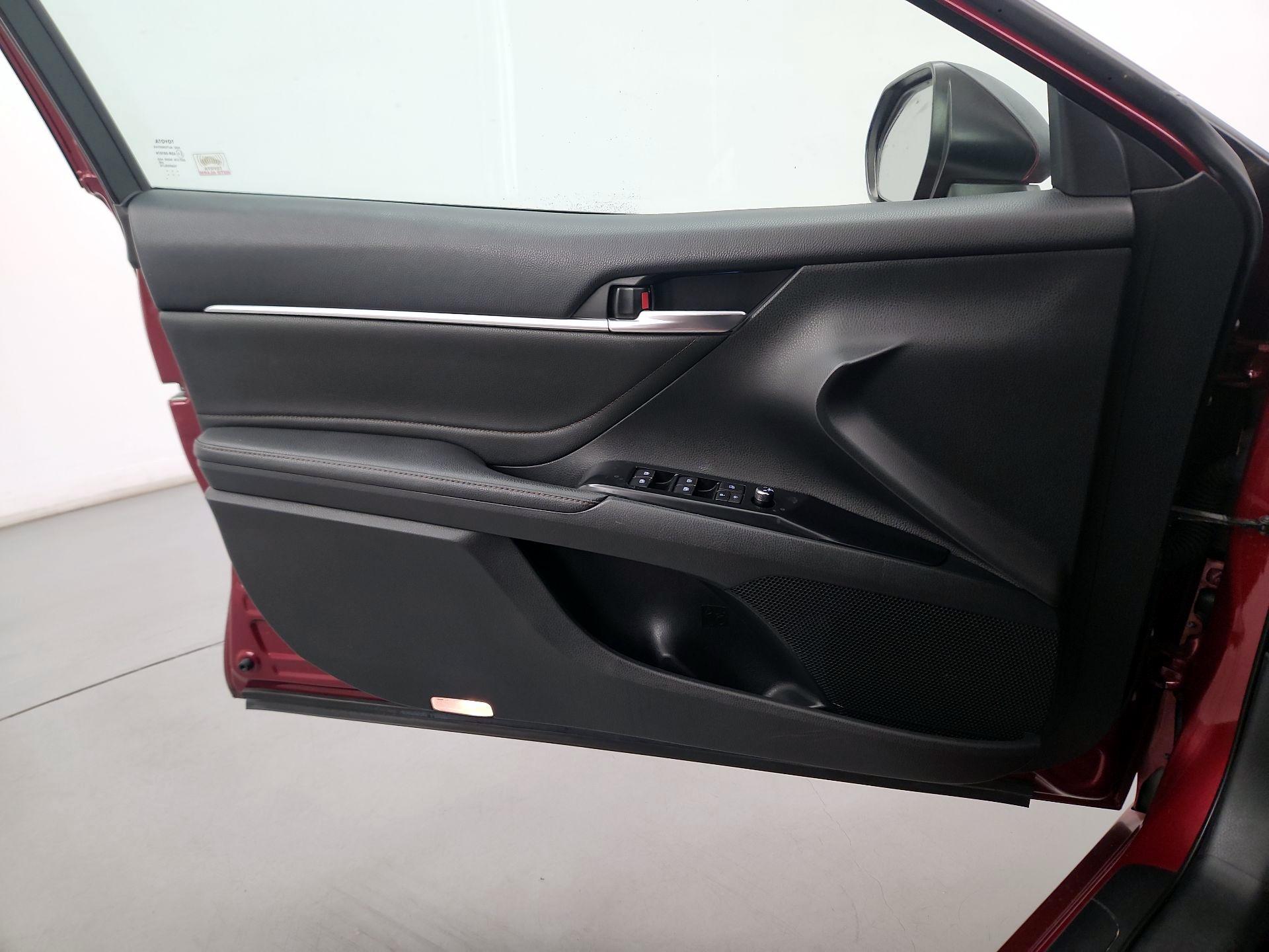 Thumbnail: 2018 Toyota Camry - 12