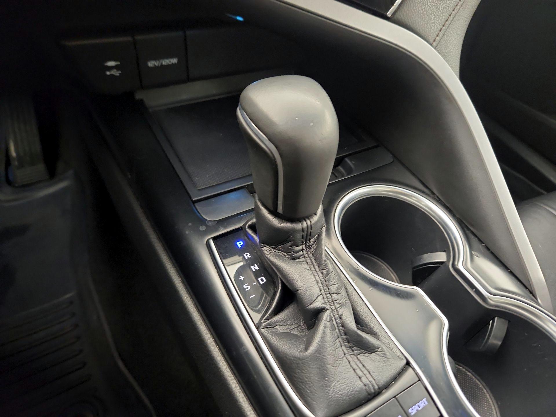 Thumbnail: 2018 Toyota Camry - 17
