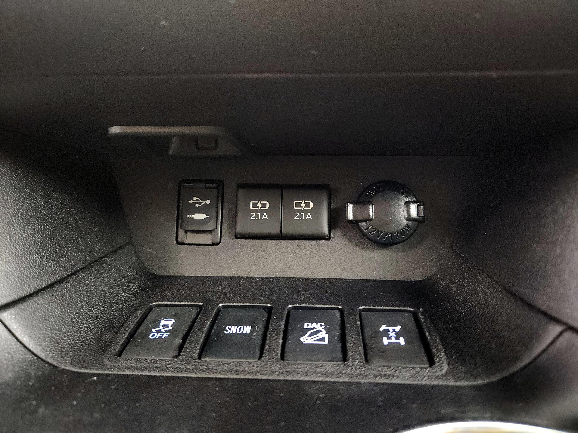 Thumbnail: 2017 Toyota Highlander - 18