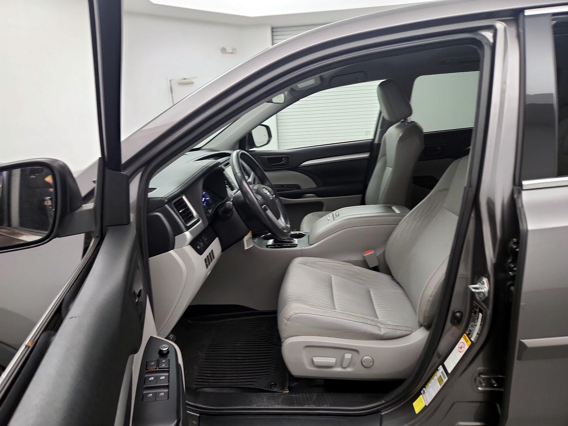 Thumbnail: 2017 Toyota Highlander - 11