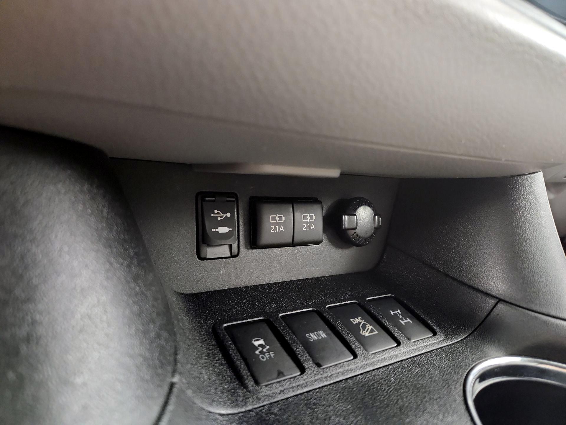 Thumbnail: 2017 Toyota Highlander - 18