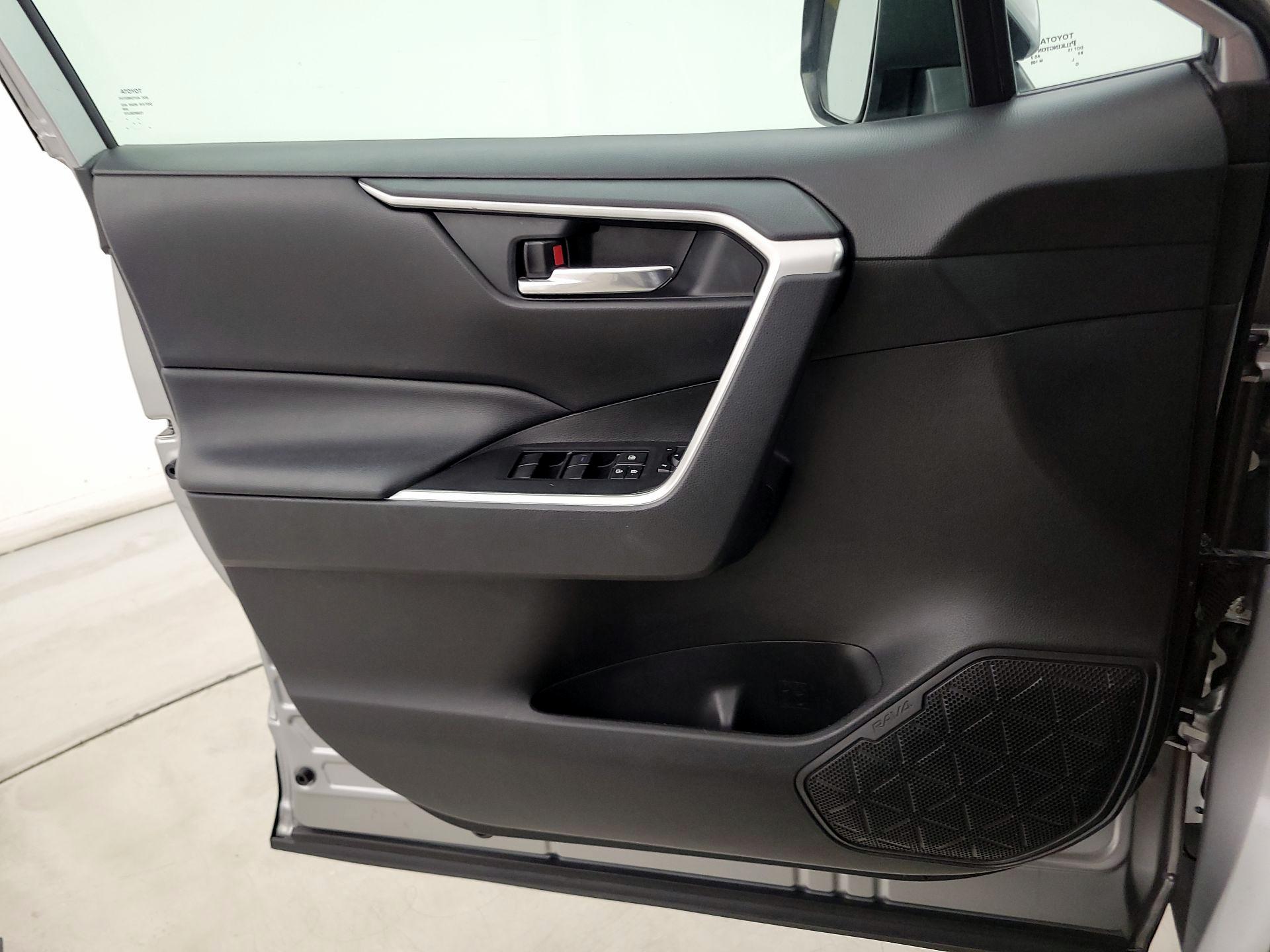 Thumbnail: 2020 Toyota RAV4 - 12