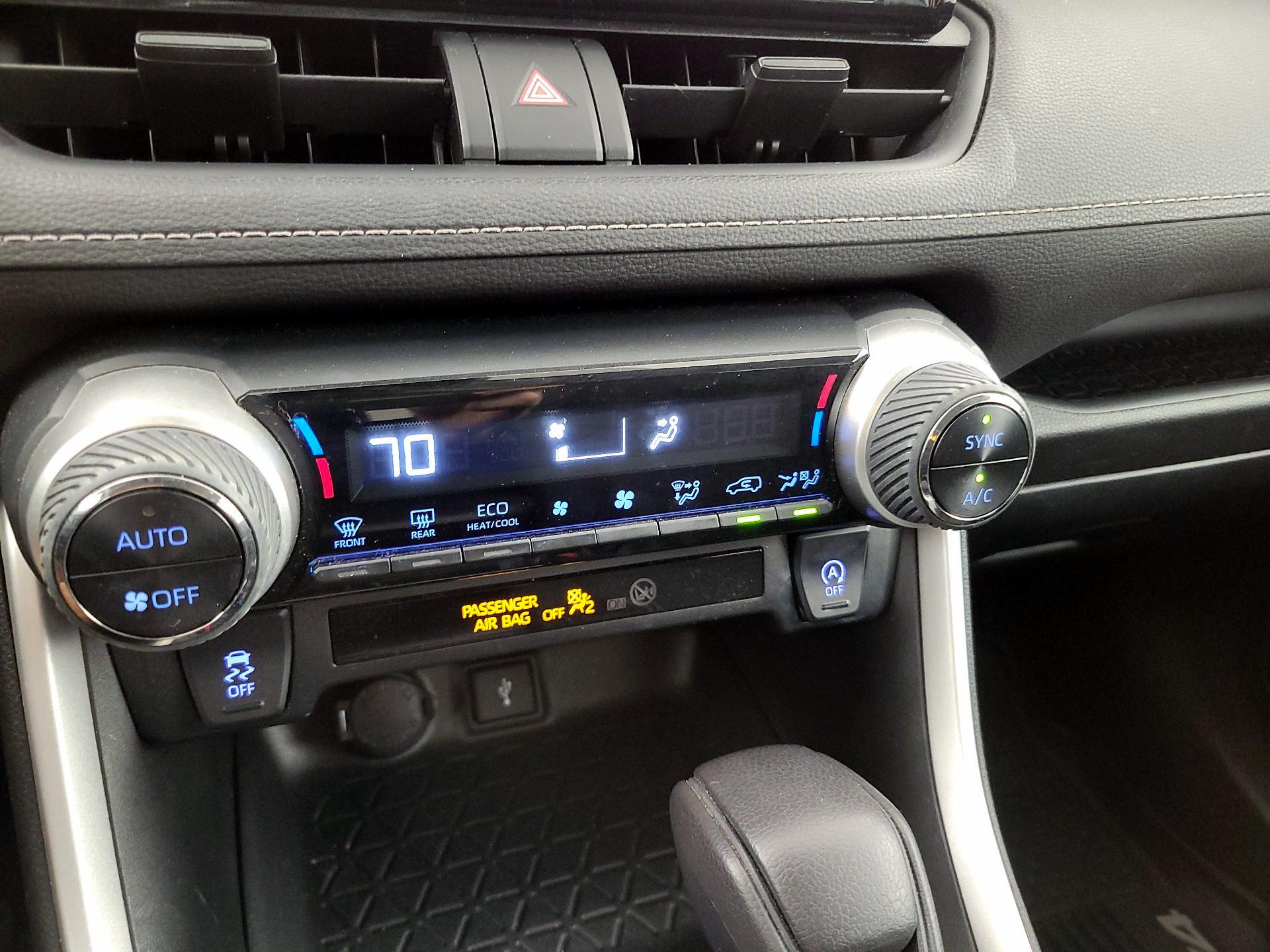 Thumbnail: 2020 Toyota RAV4 - 16