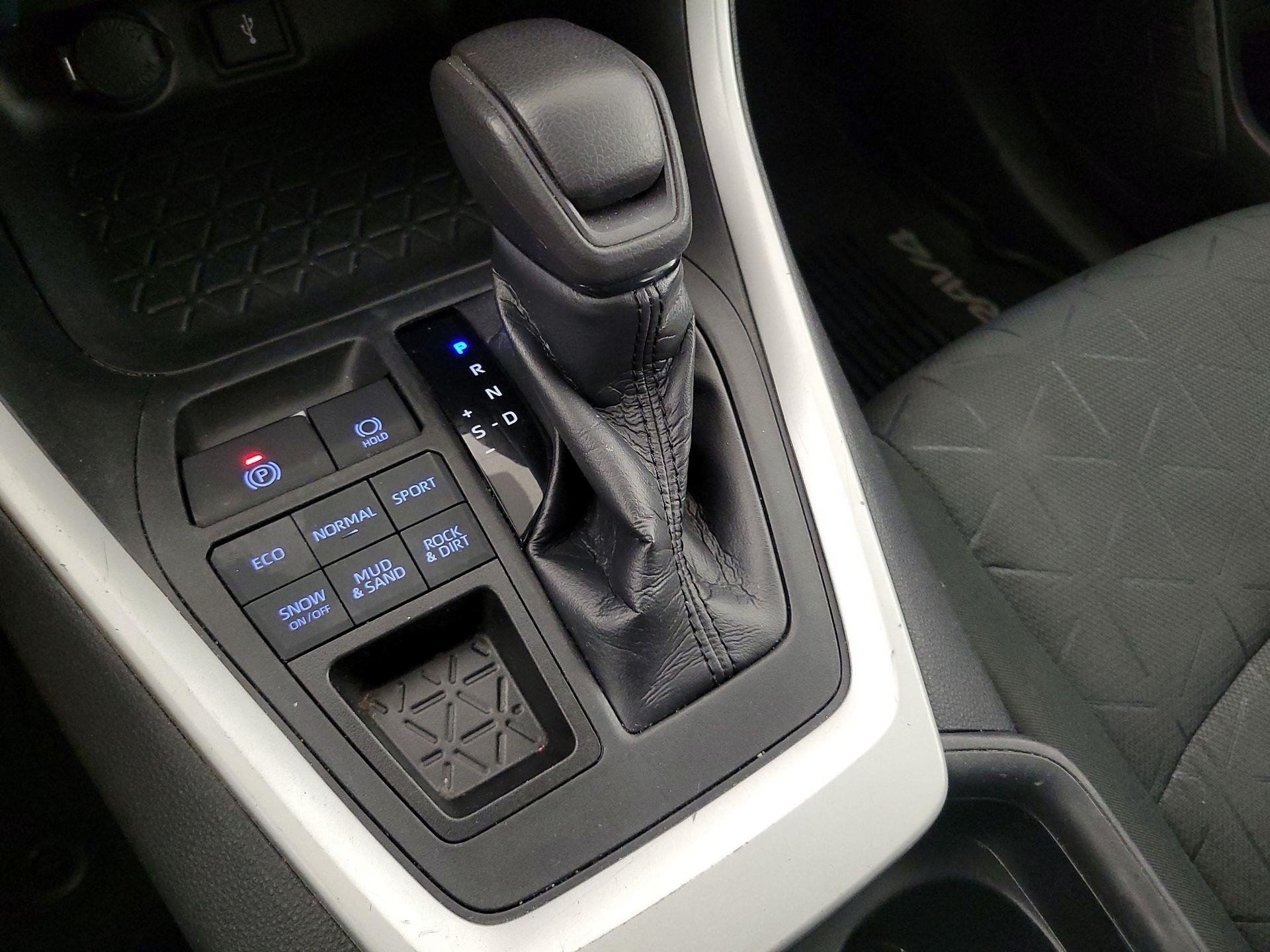 Thumbnail: 2020 Toyota RAV4 - 17