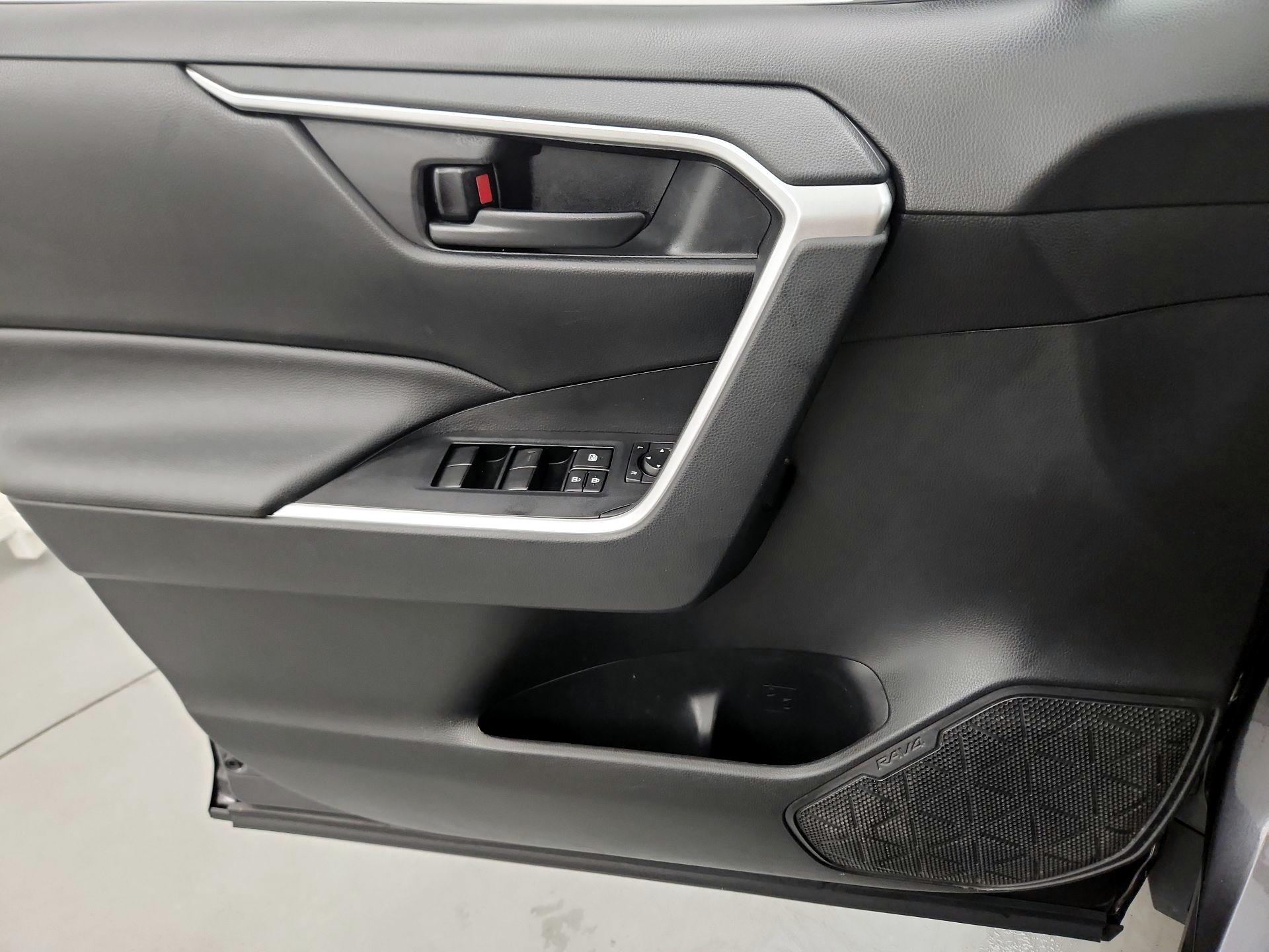 Thumbnail: 2021 Toyota RAV4 - 12