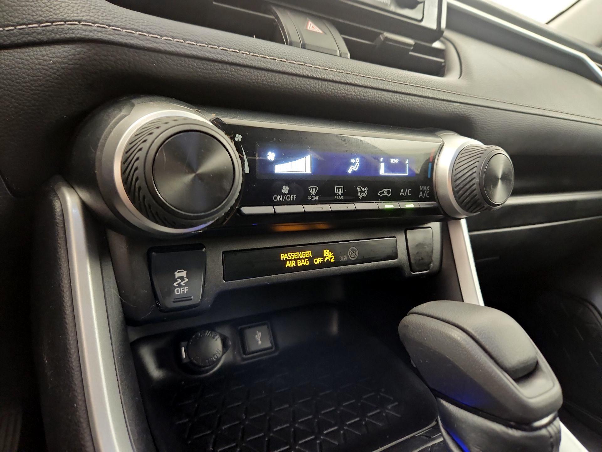Thumbnail: 2021 Toyota RAV4 - 16