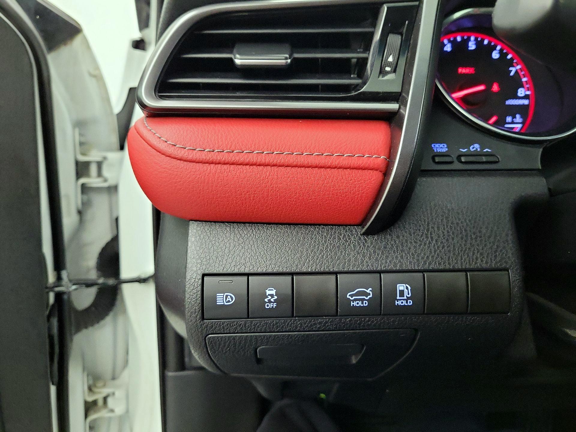 Thumbnail: 2019 Toyota Camry - 11