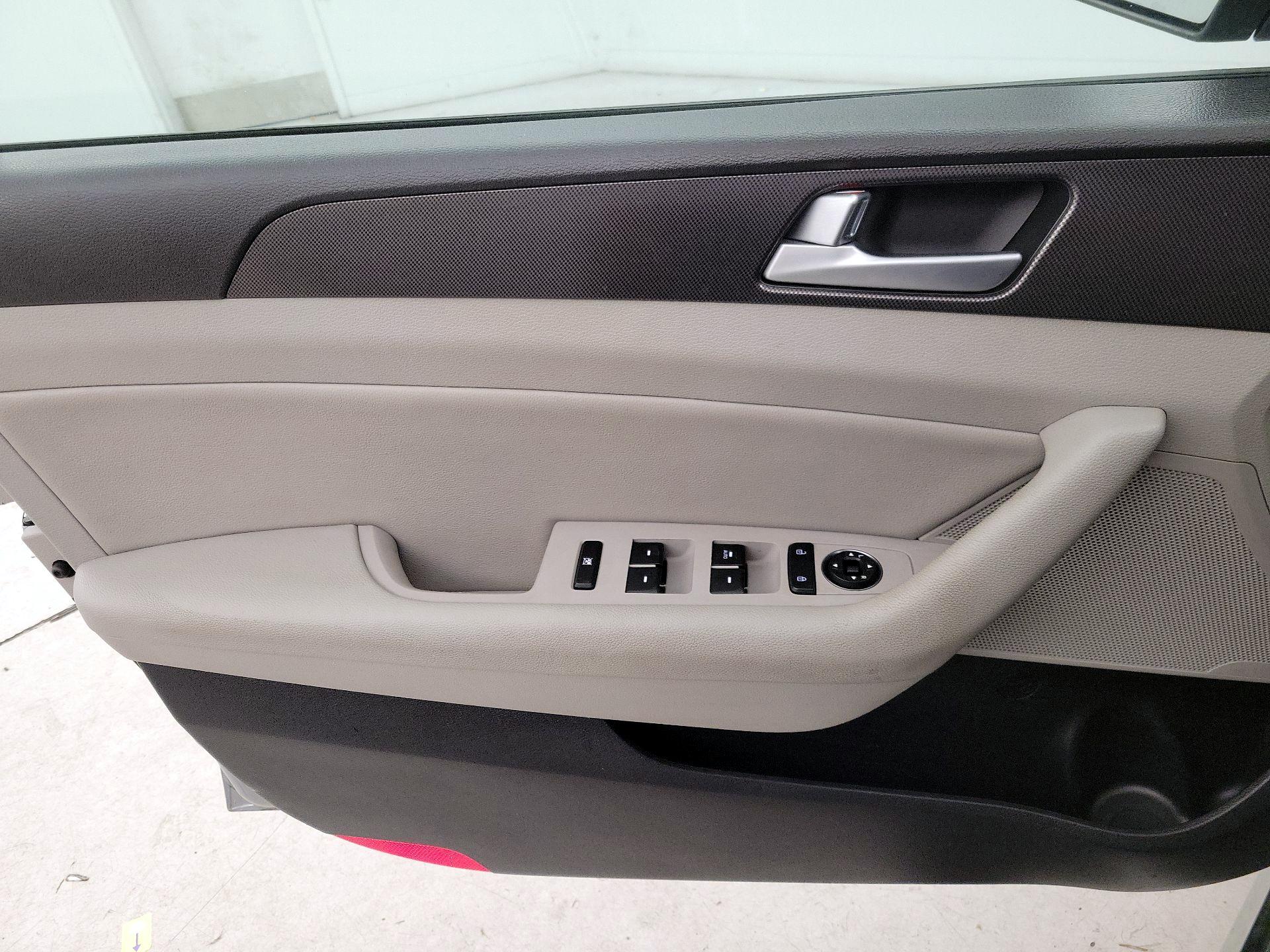 Thumbnail: 2015 Hyundai Sonata - 12