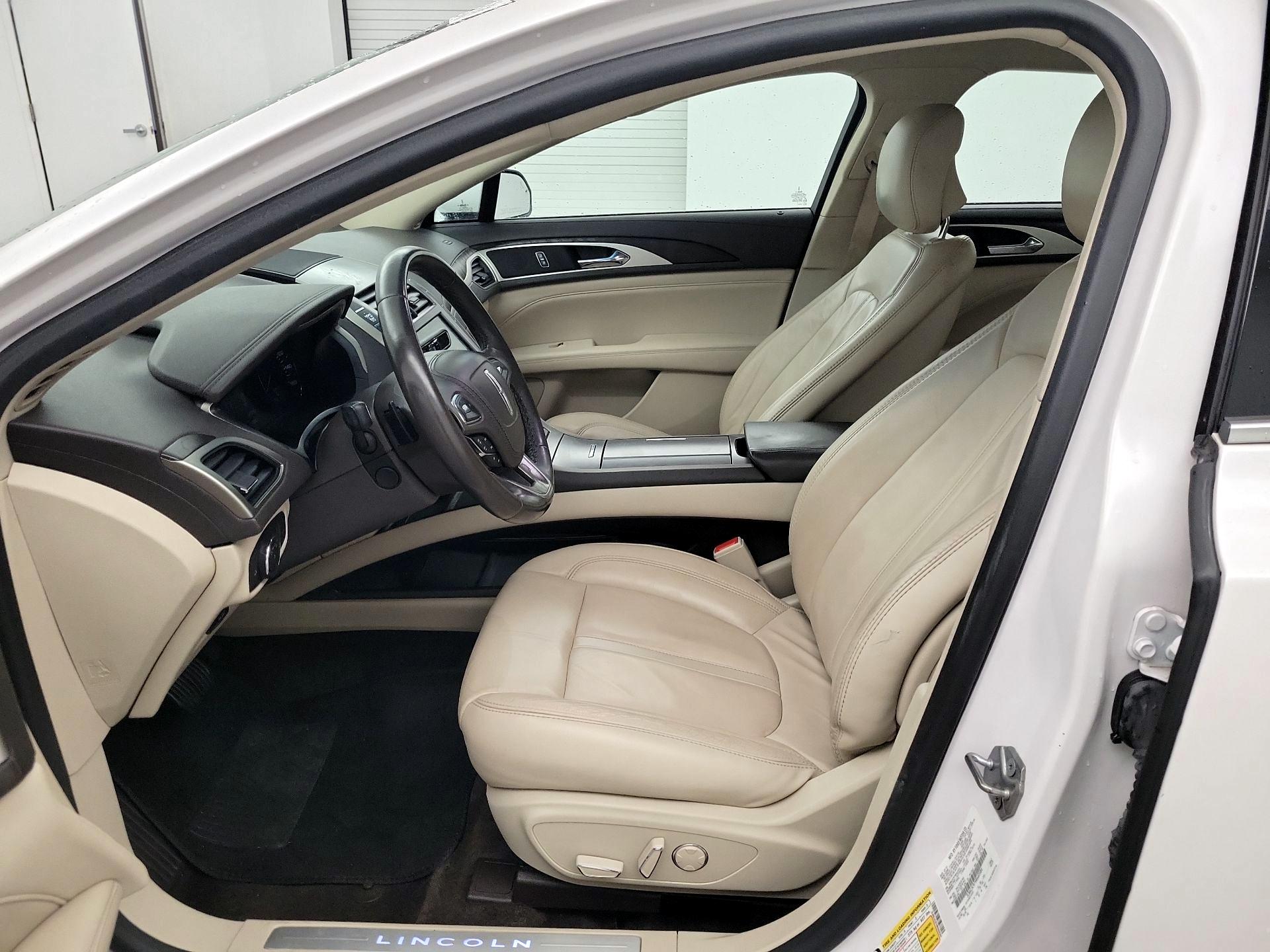 Thumbnail: 2017 Lincoln MKZ - 9