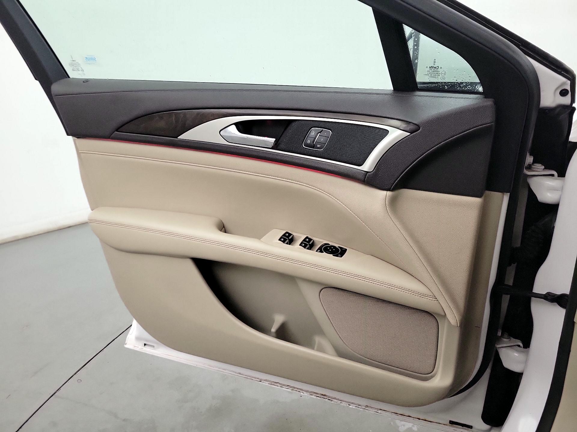 Thumbnail: 2017 Lincoln MKZ - 10