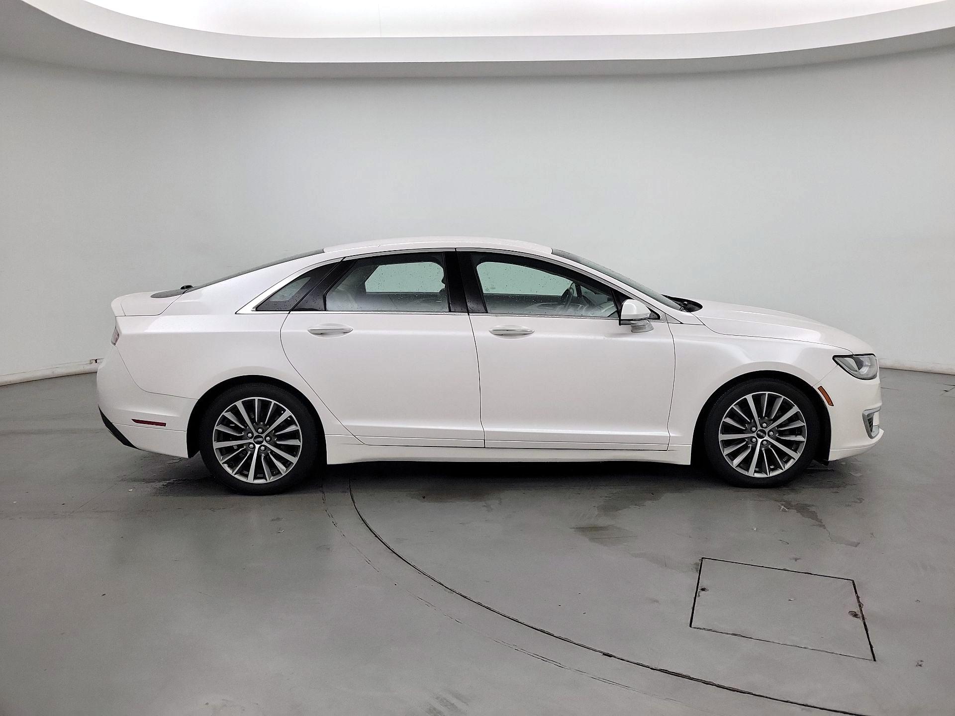 Thumbnail: 2017 Lincoln MKZ - 4