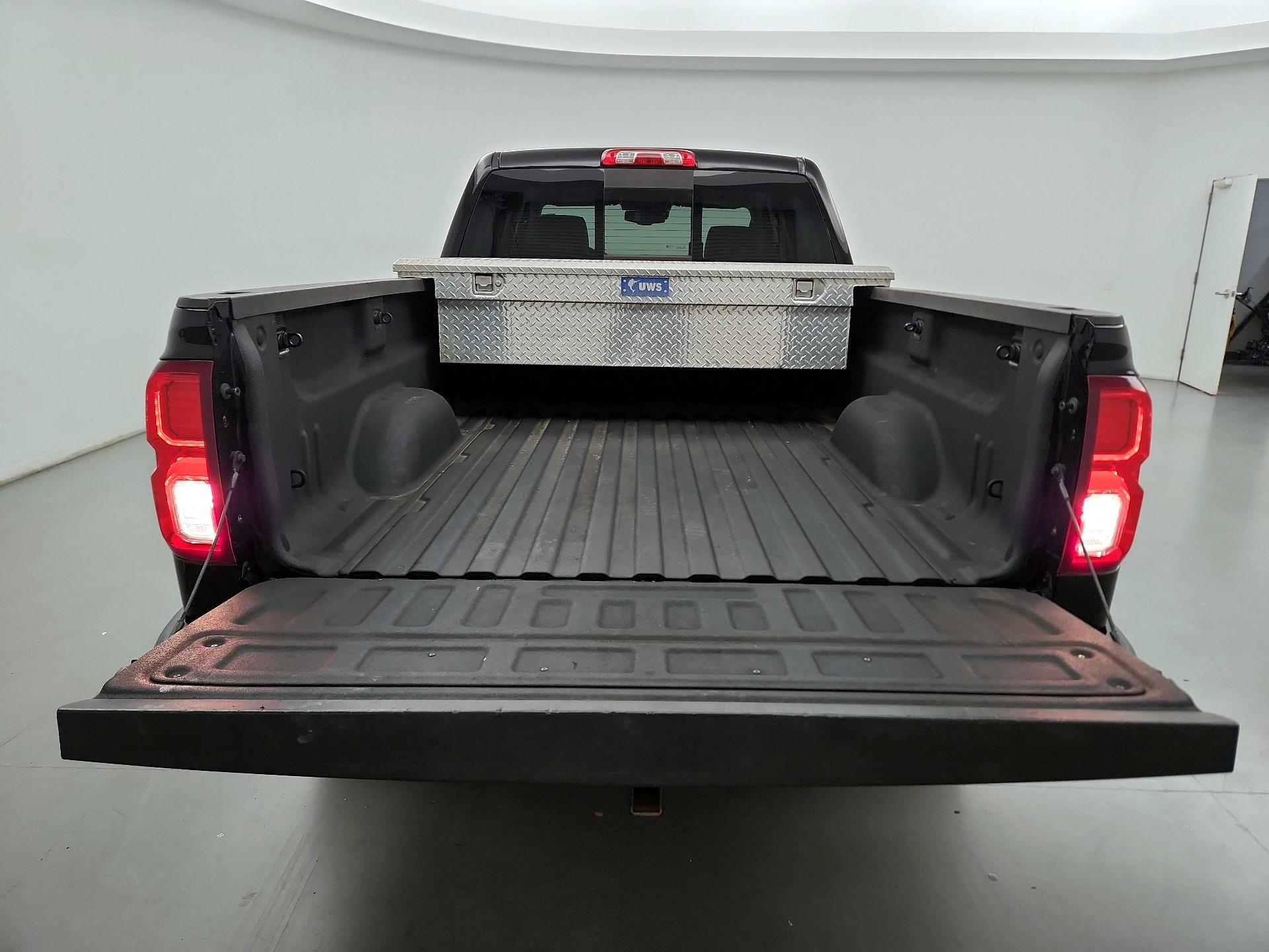 Thumbnail: 2017 Chevrolet Silverado 1500 - 19