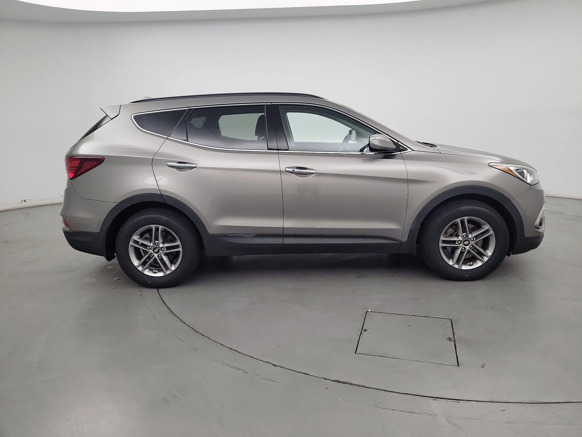 Thumbnail: 2017 Hyundai Santa Fe - 4