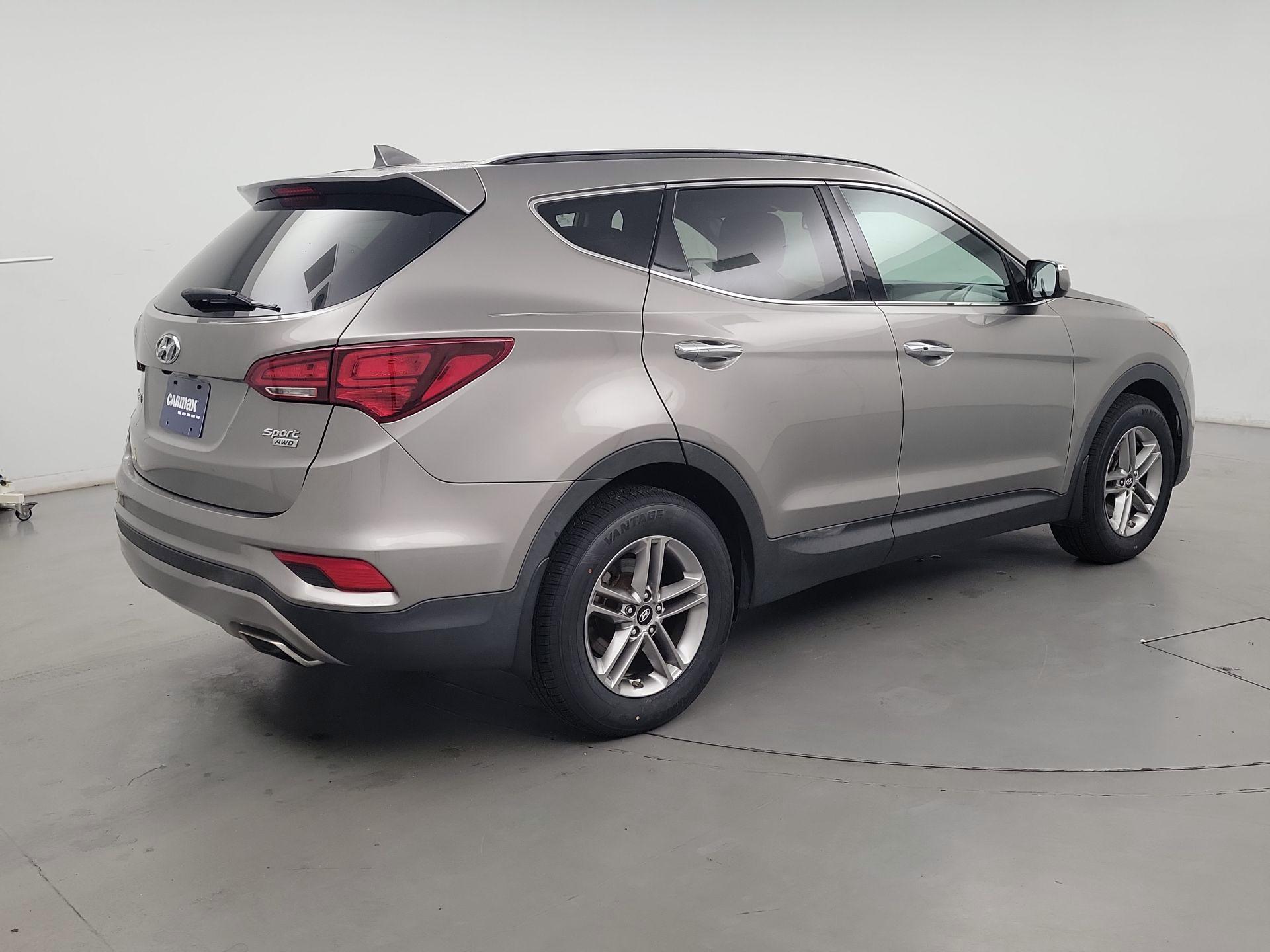 Thumbnail: 2017 Hyundai Santa Fe - 5
