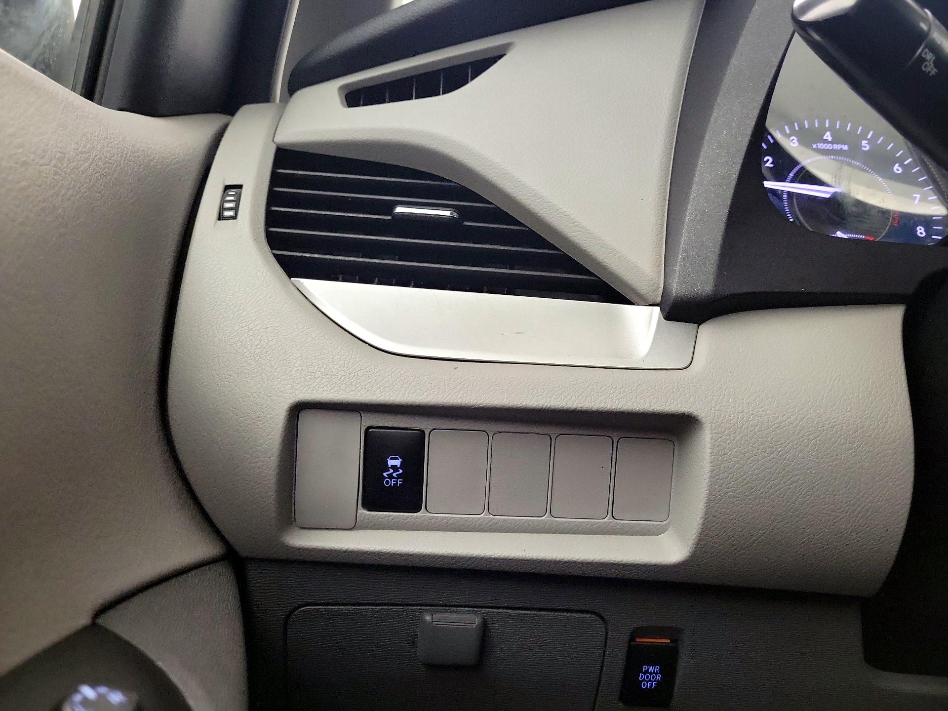 Thumbnail: 2020 Toyota Sienna - 11