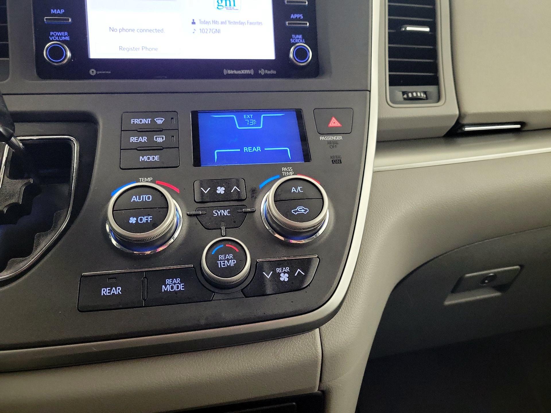 Thumbnail: 2020 Toyota Sienna - 14