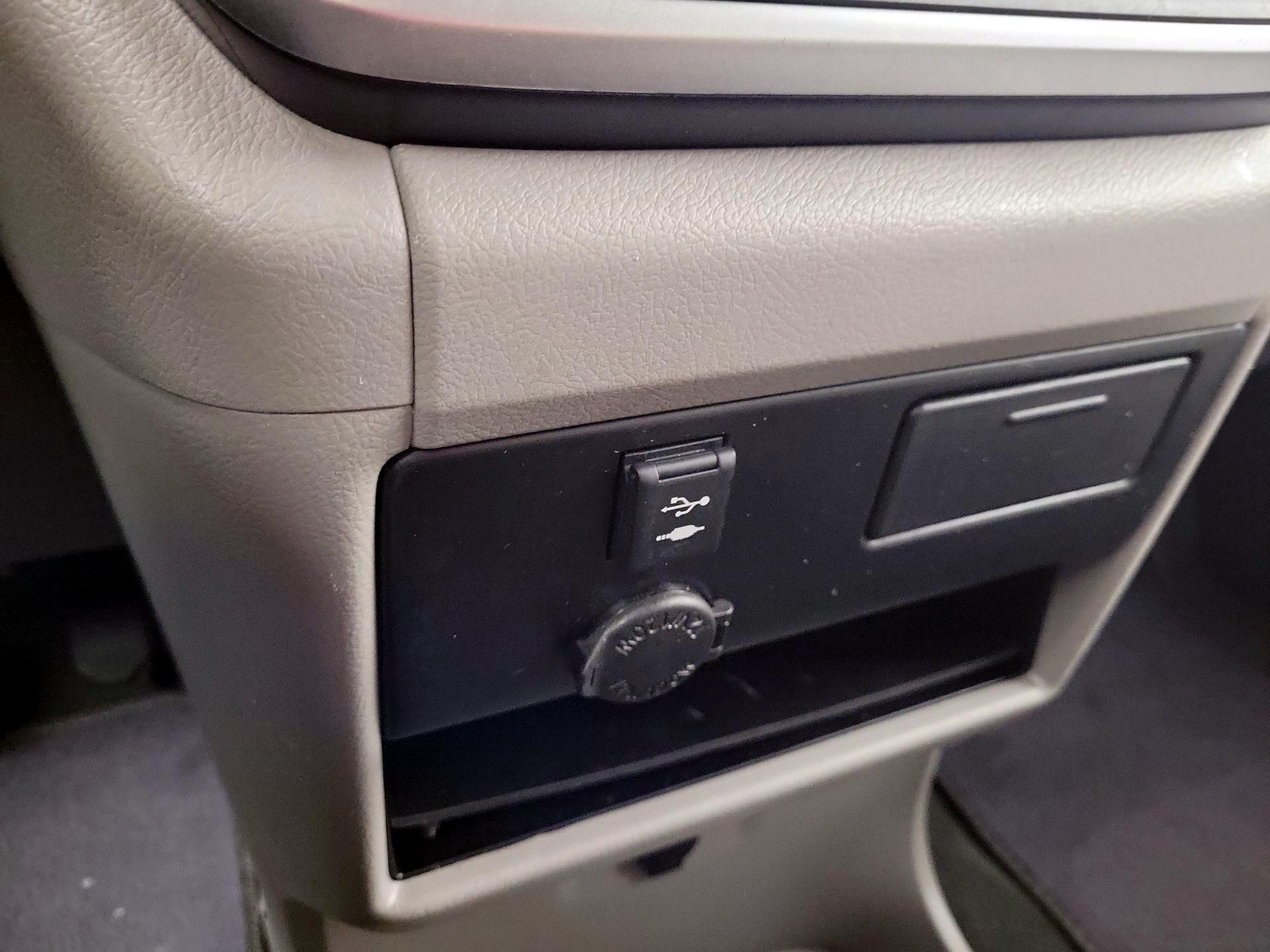 Thumbnail: 2020 Toyota Sienna - 16