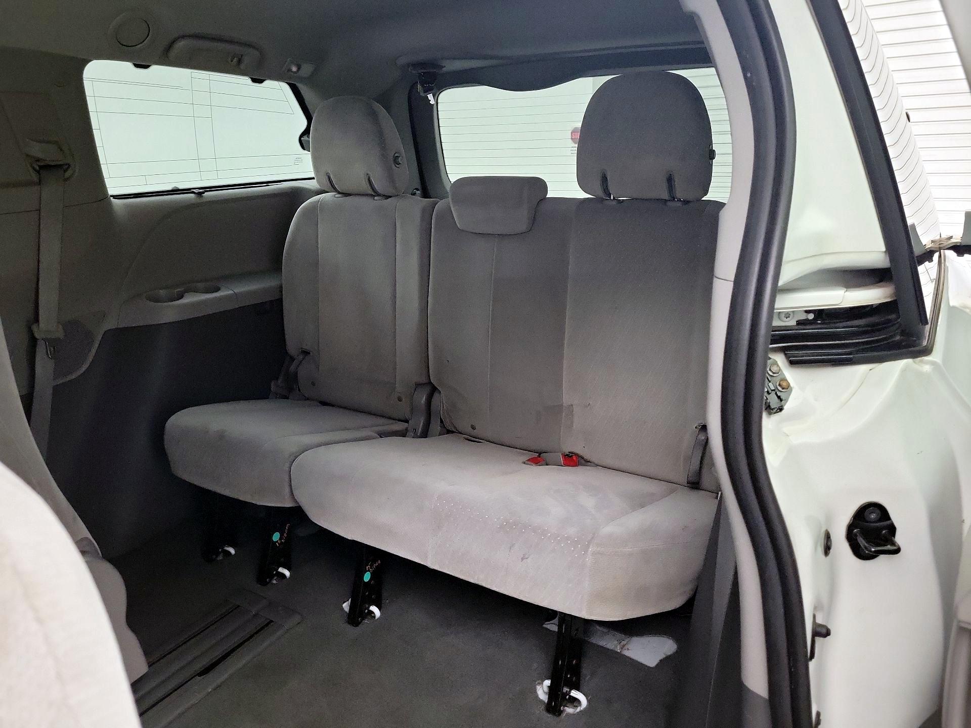 Thumbnail: 2020 Toyota Sienna - 18