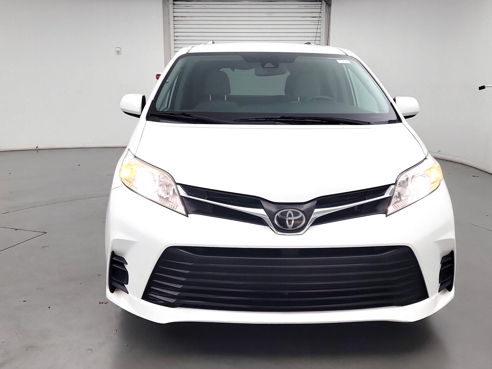 Thumbnail: 2020 Toyota Sienna - 2