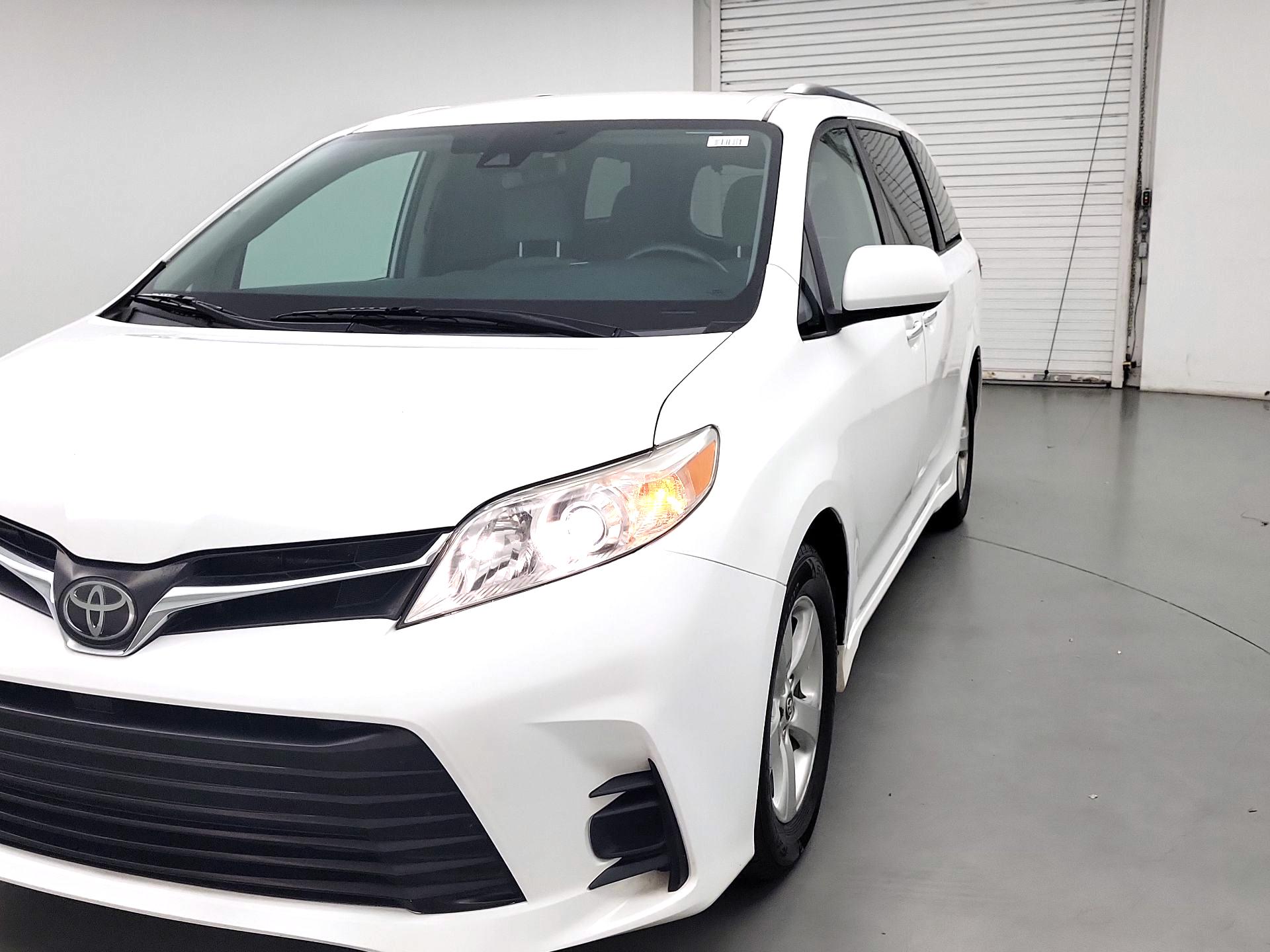 Thumbnail: 2020 Toyota Sienna - 3