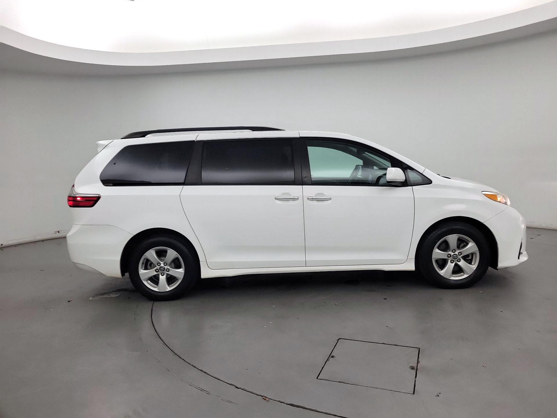 Thumbnail: 2020 Toyota Sienna - 4