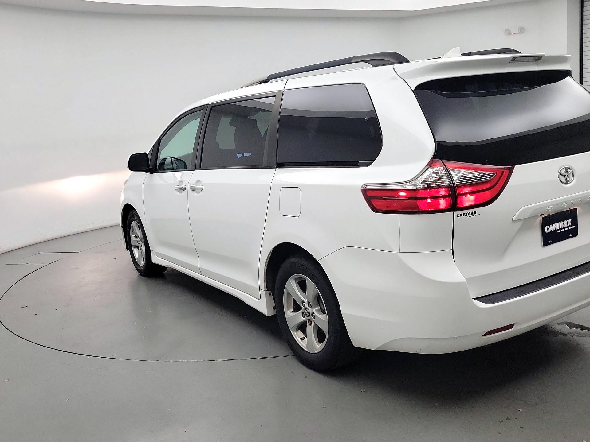 Thumbnail: 2020 Toyota Sienna - 7