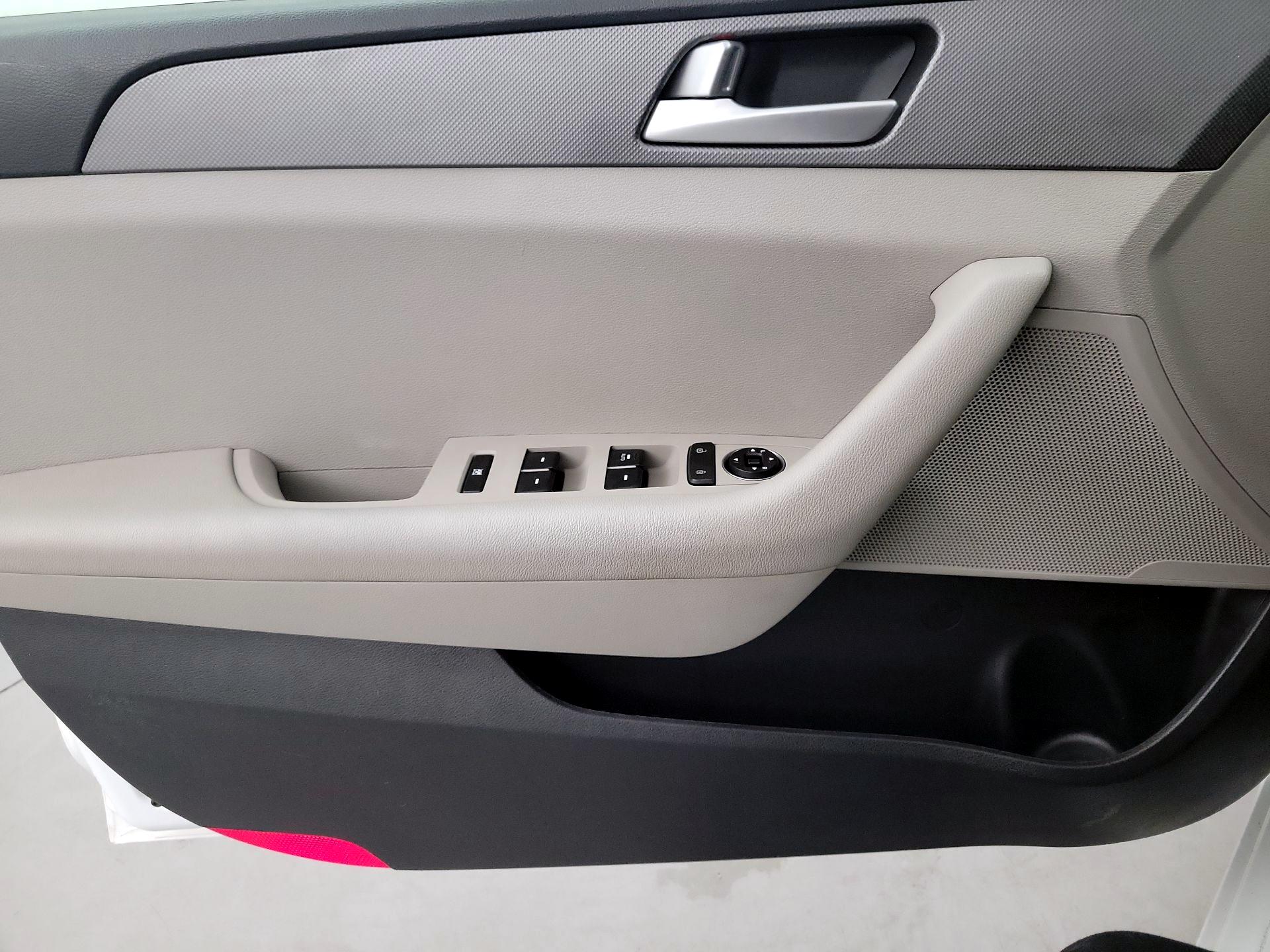 Thumbnail: 2016 Hyundai Sonata - 10